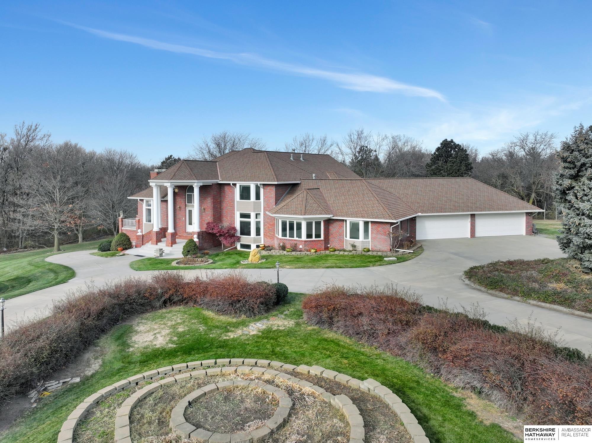 Lincoln, Nebraska 68516, United States, 5 Bedrooms Bedrooms, ,7 BathroomsBathrooms,Residential,Active,26451