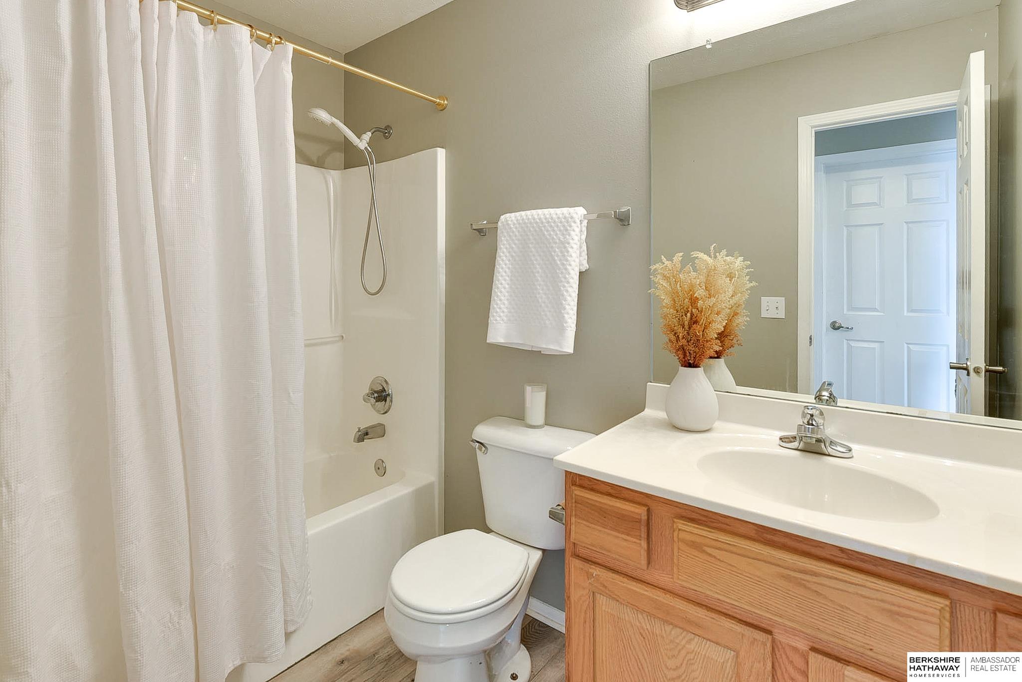 Omaha, Nebraska 68122, United States, 3 Bedrooms Bedrooms, ,2 BathroomsBathrooms,Residential,Pending,9442