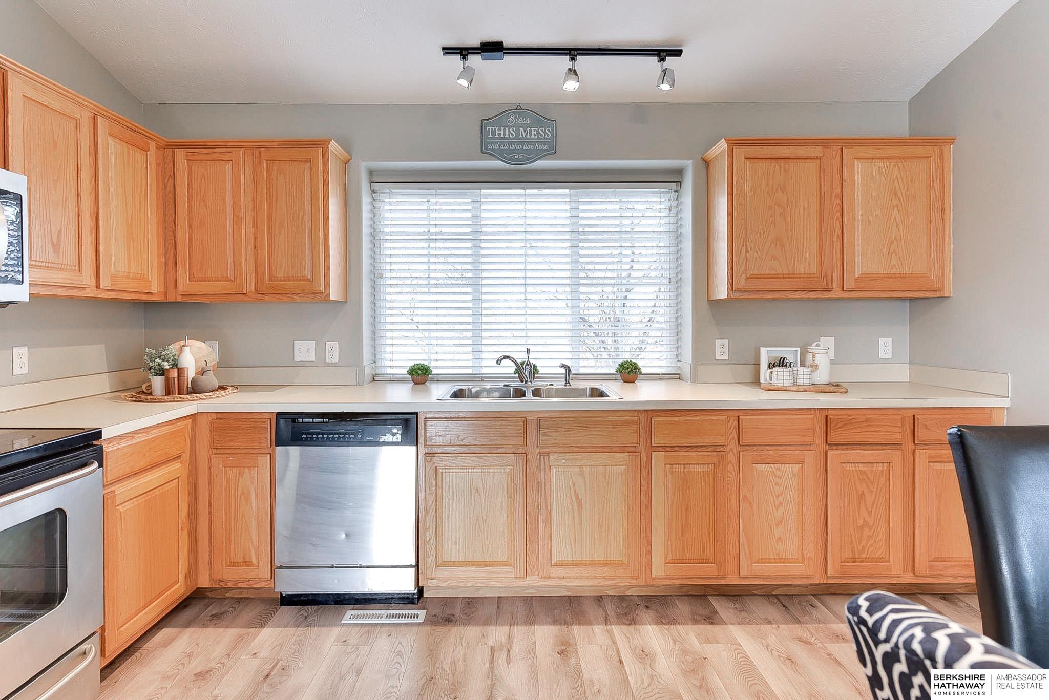 Omaha, Nebraska 68122, United States, 3 Bedrooms Bedrooms, ,2 BathroomsBathrooms,Residential,Pending,9442