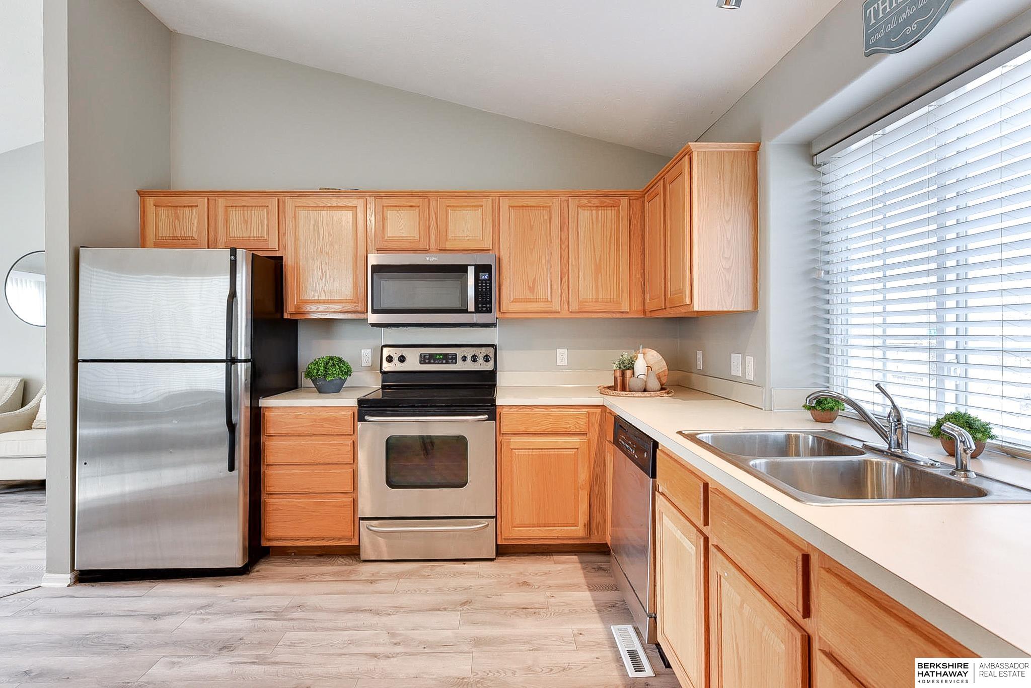 Omaha, Nebraska 68122, United States, 3 Bedrooms Bedrooms, ,2 BathroomsBathrooms,Residential,Pending,9442