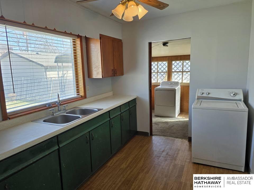 Lincoln, Nebraska 68503, United States, 3 Bedrooms Bedrooms, ,1 BathroomBathrooms,Residential,Active,93839