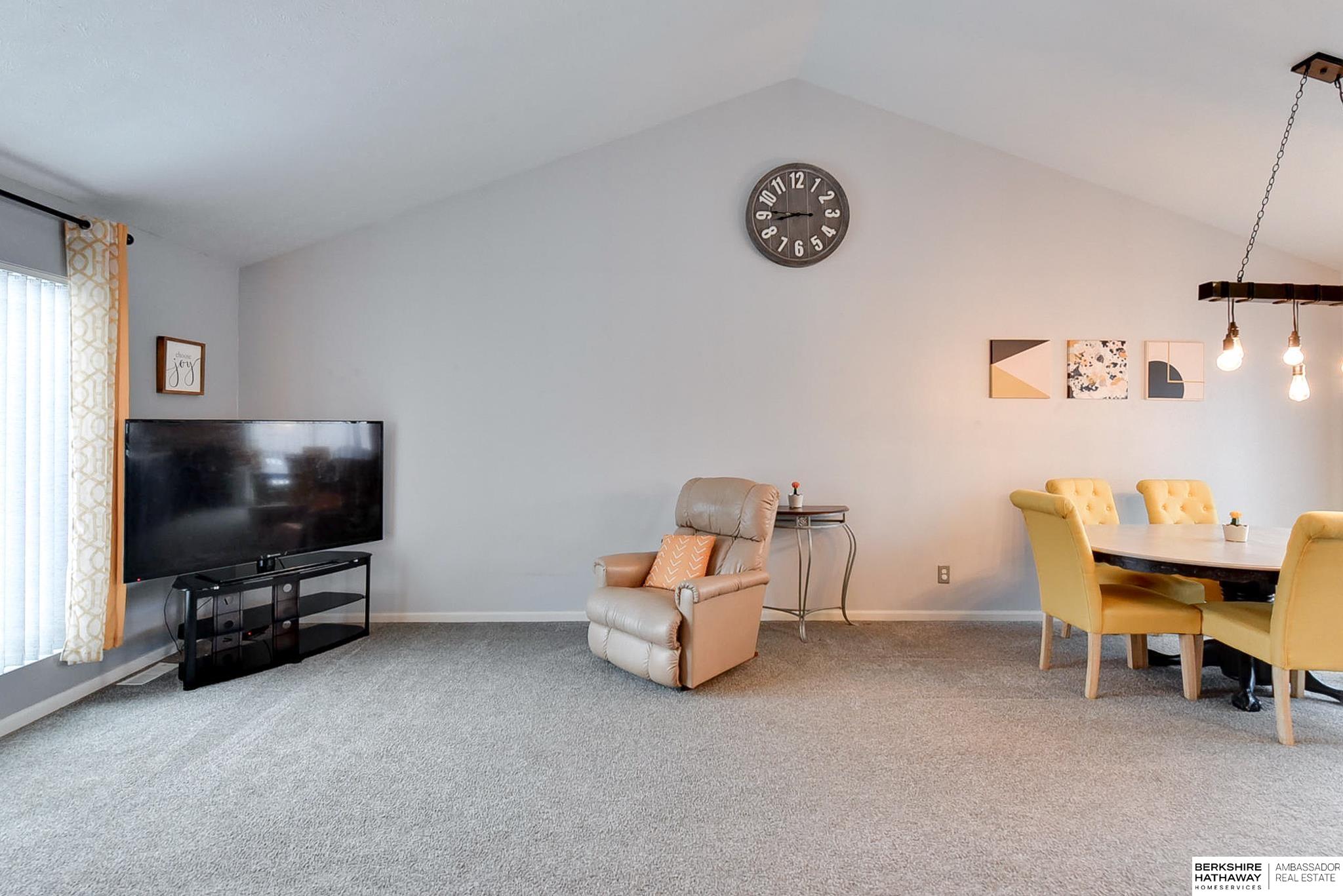 Omaha, Nebraska 68122, United States, 3 Bedrooms Bedrooms, ,2 BathroomsBathrooms,Residential,Pending,93443