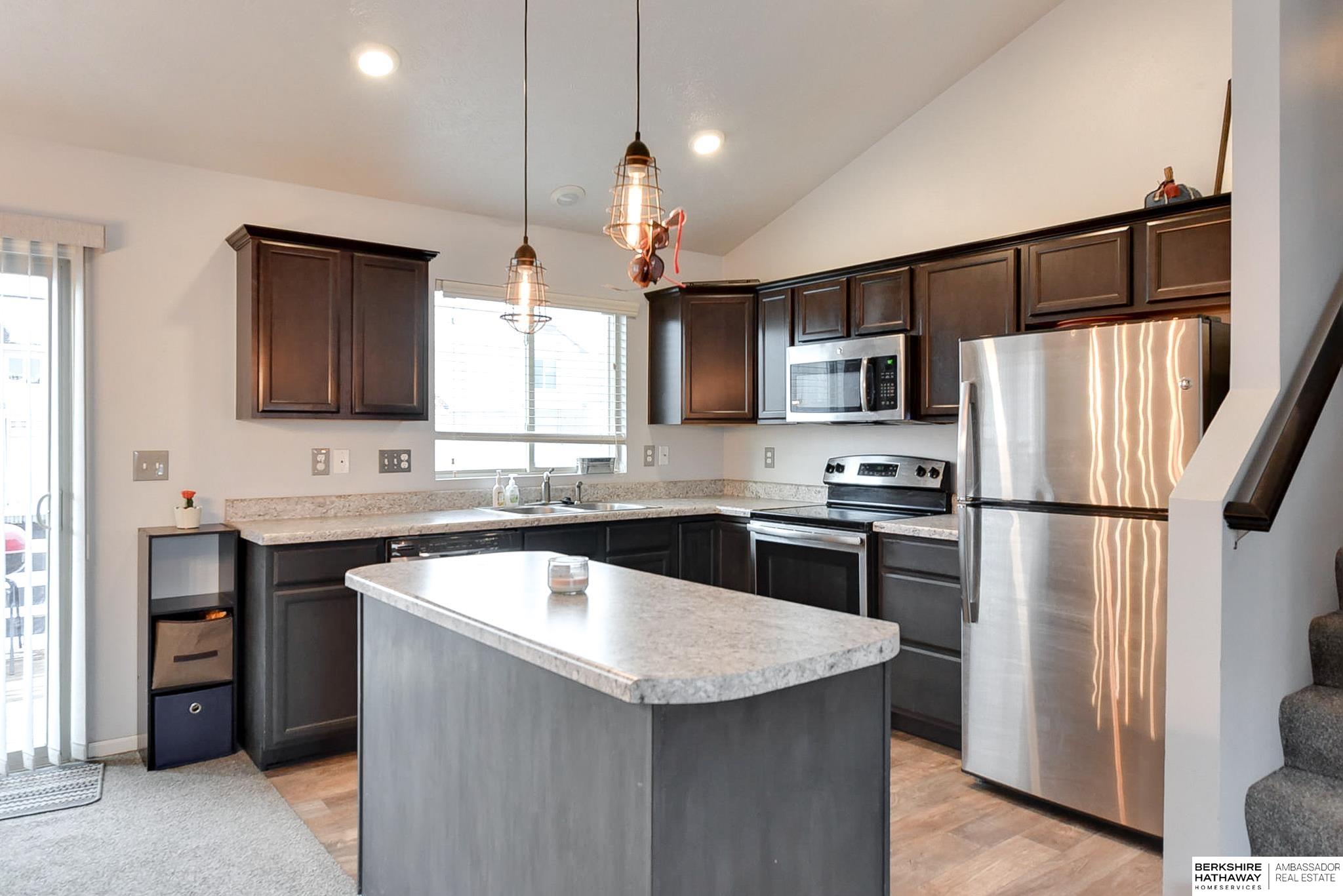 Omaha, Nebraska 68122, United States, 3 Bedrooms Bedrooms, ,2 BathroomsBathrooms,Residential,Pending,93443