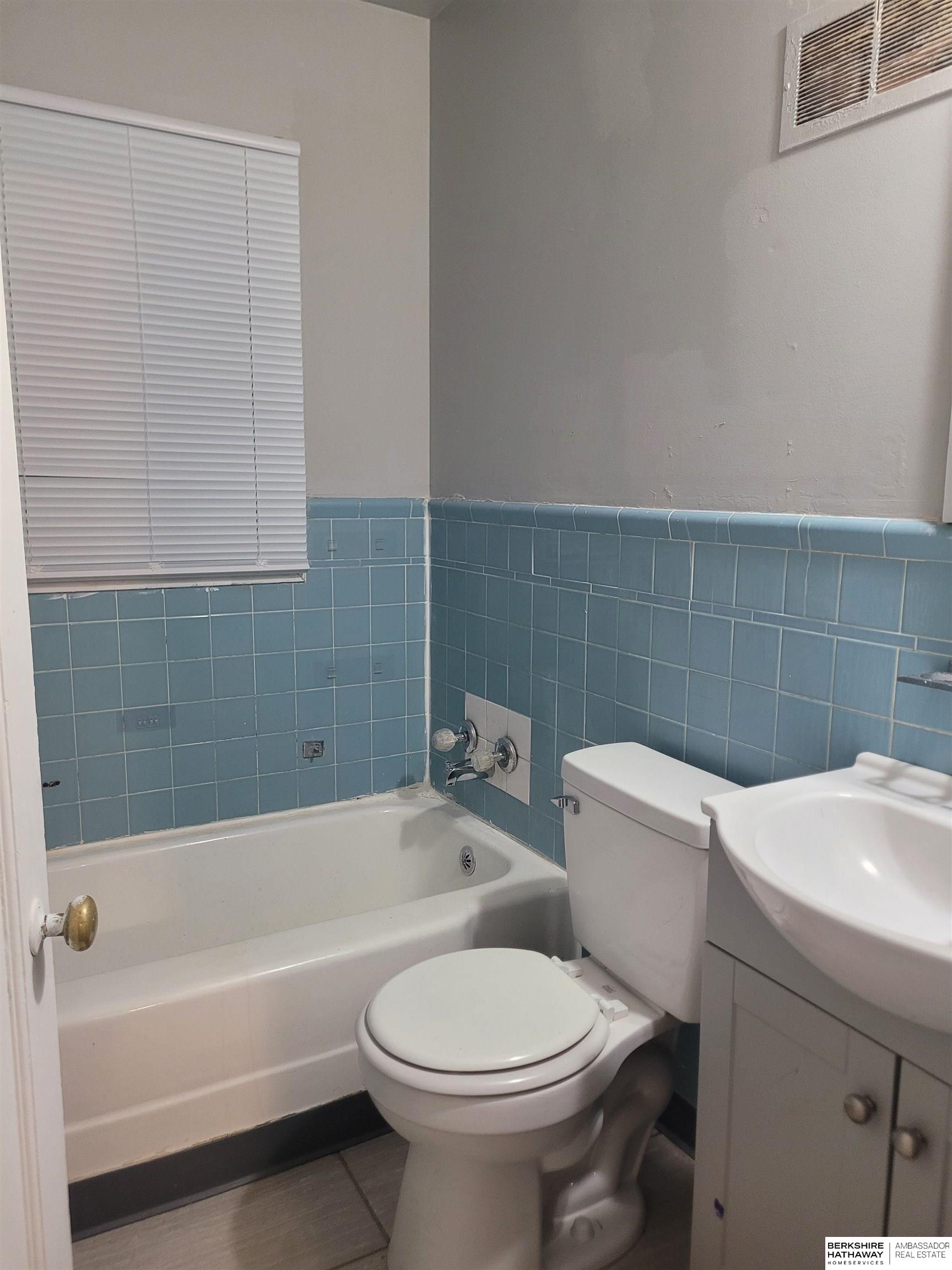 Omaha, Nebraska 68134, United States, 2 Bedrooms Bedrooms, ,1 BathroomBathrooms,Residential,Pending,86414