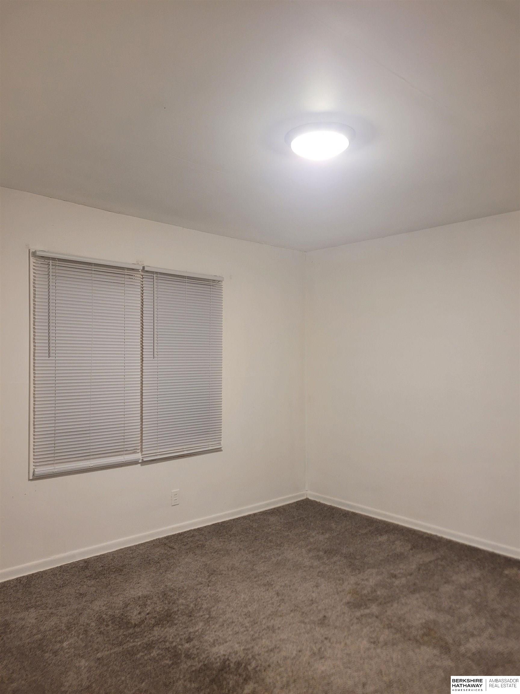 Omaha, Nebraska 68134, United States, 2 Bedrooms Bedrooms, ,1 BathroomBathrooms,Residential,Pending,86414