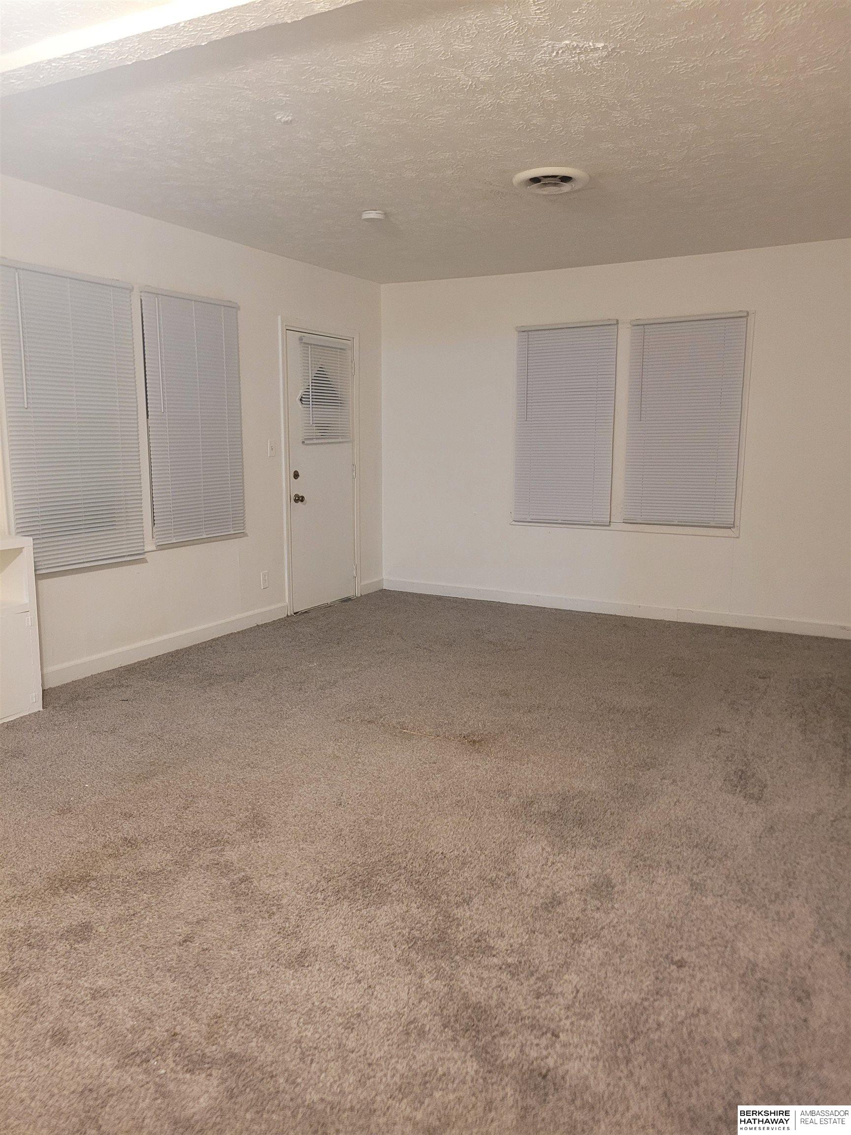 Omaha, Nebraska 68134, United States, 2 Bedrooms Bedrooms, ,1 BathroomBathrooms,Residential,Pending,86414