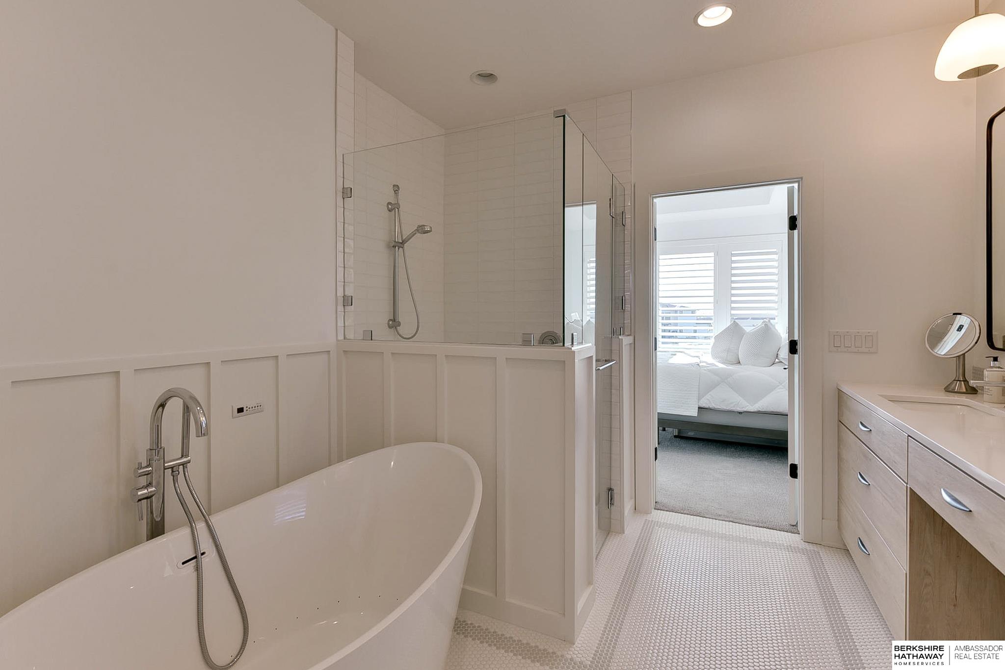 Omaha, Nebraska 68022, United States, 5 Bedrooms Bedrooms, ,4 BathroomsBathrooms,Residential,Pending,694