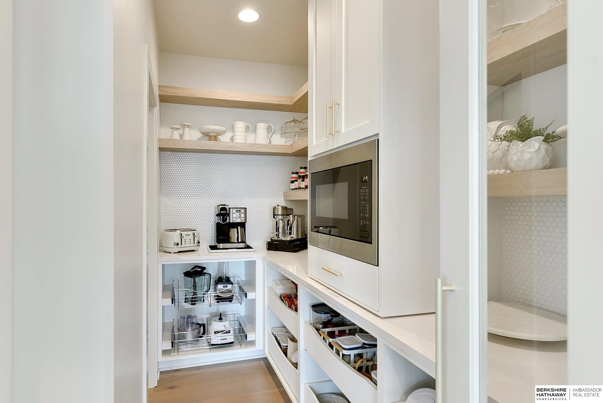 Omaha, Nebraska 68022, United States, 5 Bedrooms Bedrooms, ,4 BathroomsBathrooms,Residential,Pending,694