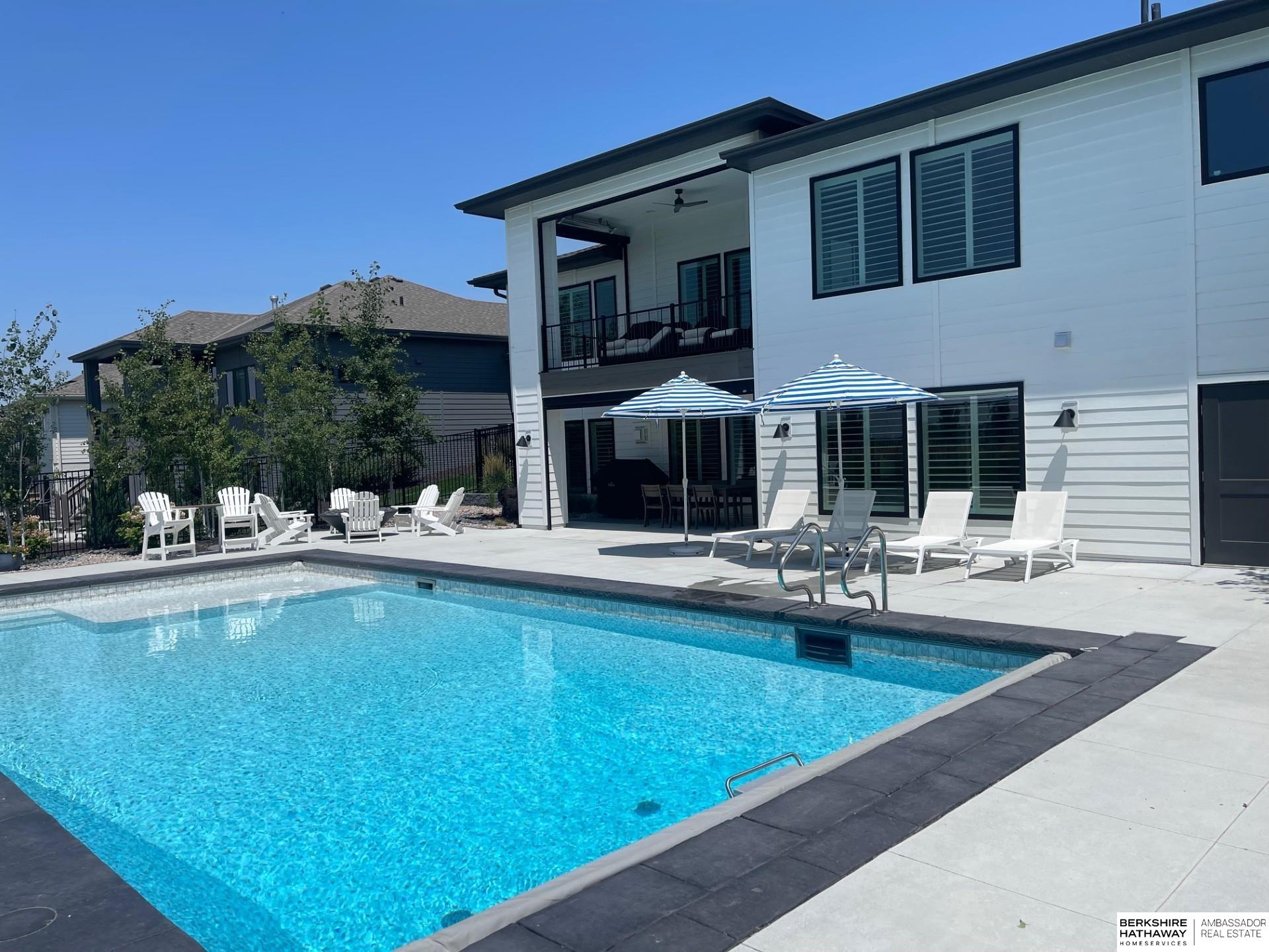 Omaha, Nebraska 68022, United States, 5 Bedrooms Bedrooms, ,4 BathroomsBathrooms,Residential,Pending,694