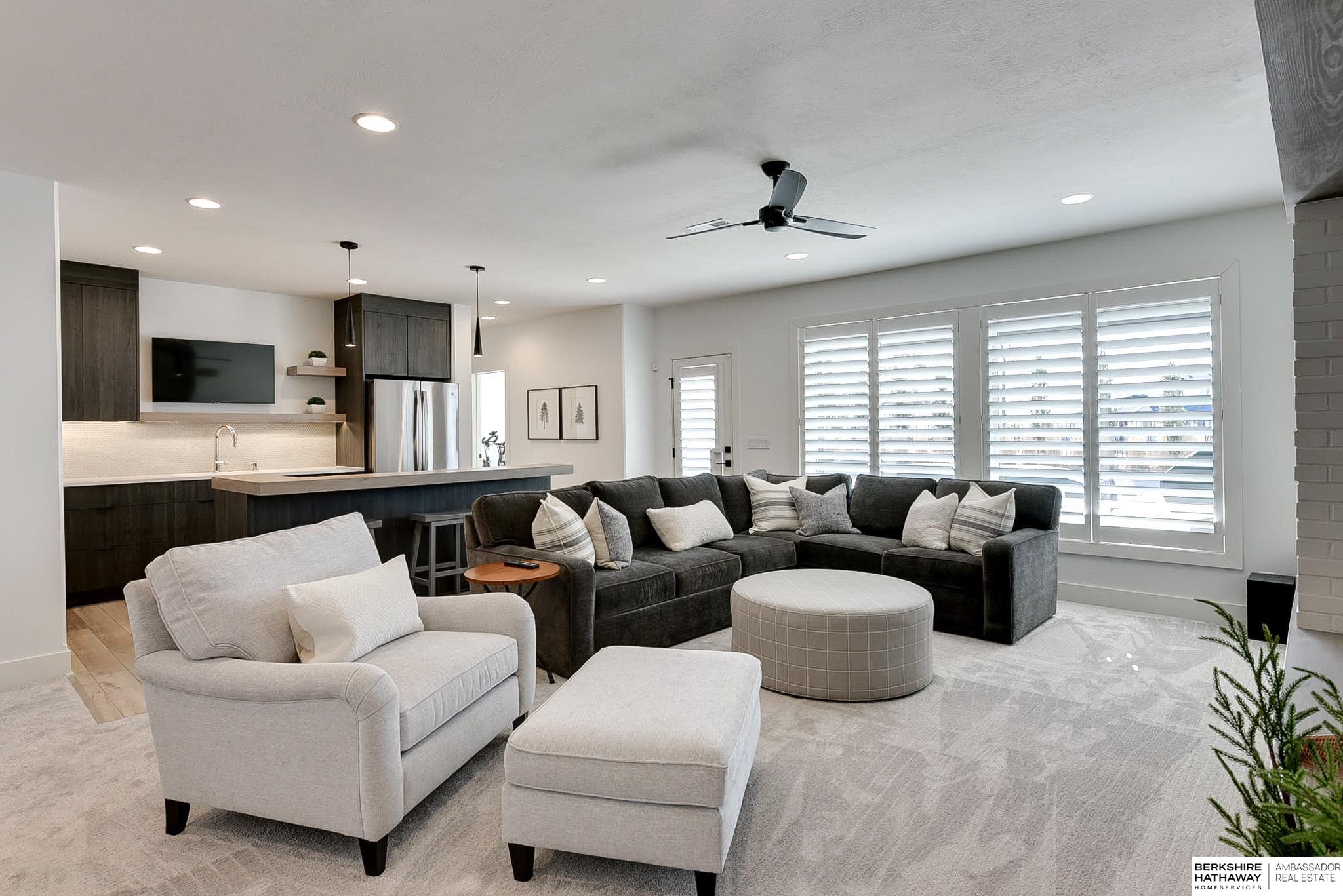 Omaha, Nebraska 68022, United States, 5 Bedrooms Bedrooms, ,4 BathroomsBathrooms,Residential,Pending,694