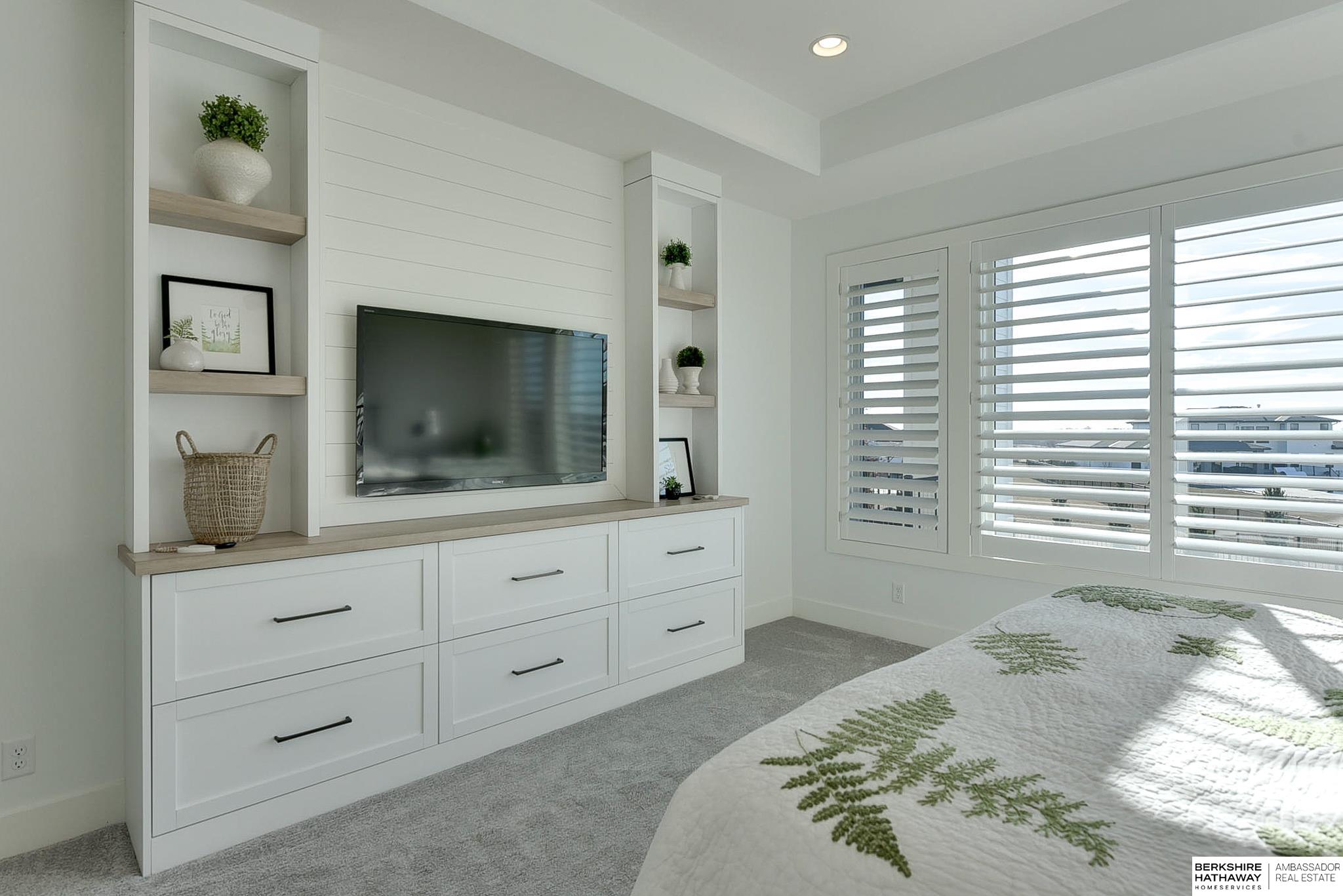 Omaha, Nebraska 68022, United States, 5 Bedrooms Bedrooms, ,4 BathroomsBathrooms,Residential,Pending,694