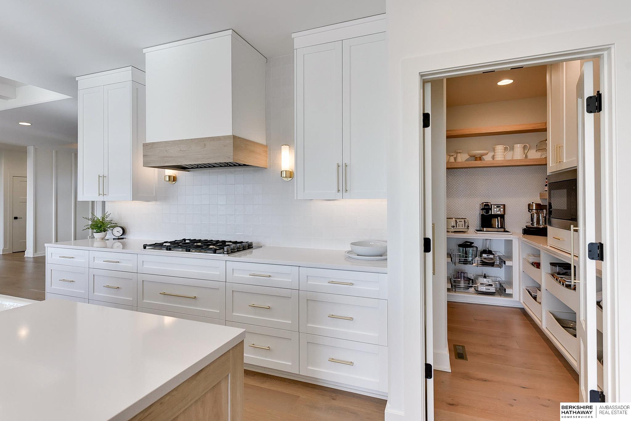 Omaha, Nebraska 68022, United States, 5 Bedrooms Bedrooms, ,4 BathroomsBathrooms,Residential,Pending,694