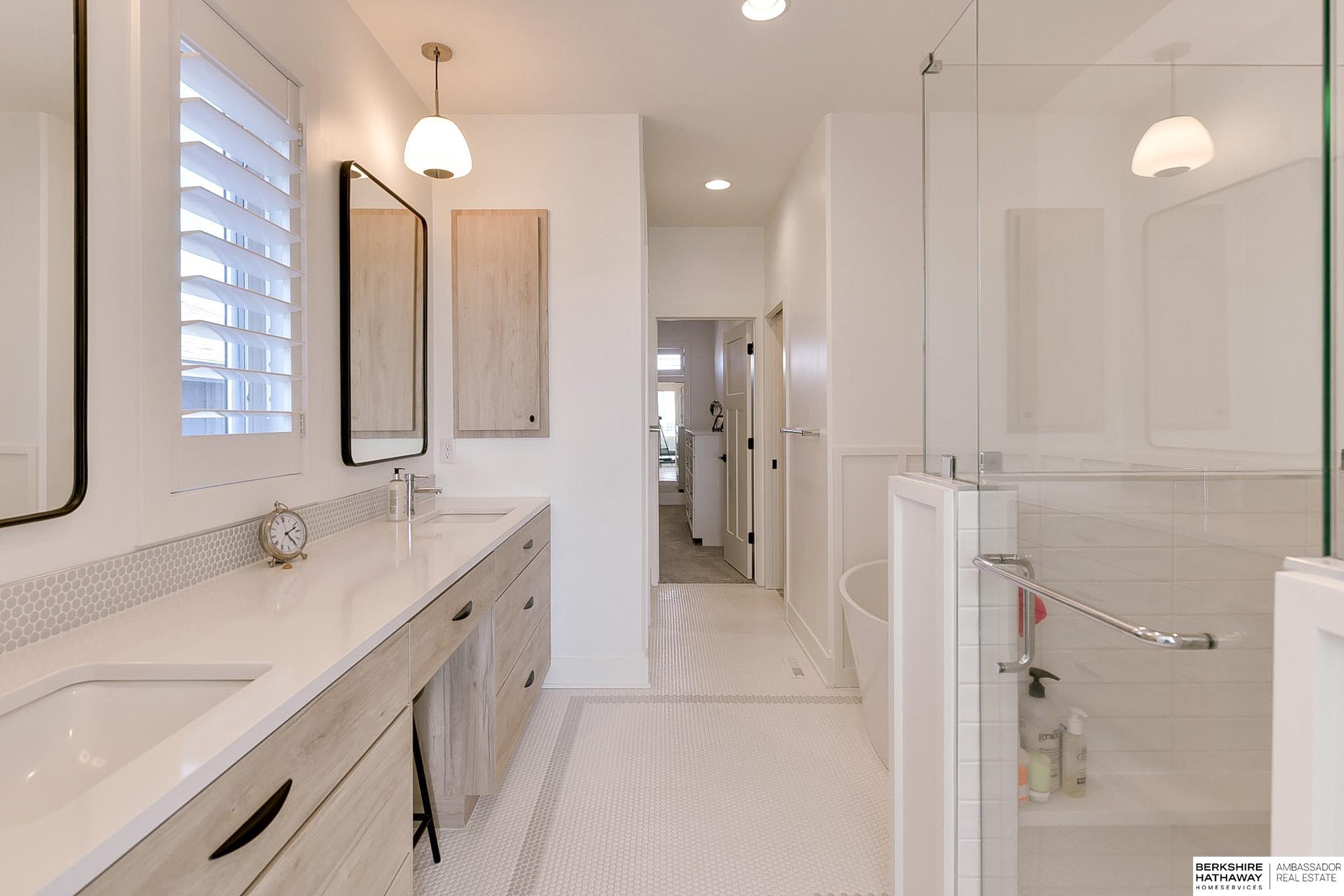 Omaha, Nebraska 68022, United States, 5 Bedrooms Bedrooms, ,4 BathroomsBathrooms,Residential,Pending,694