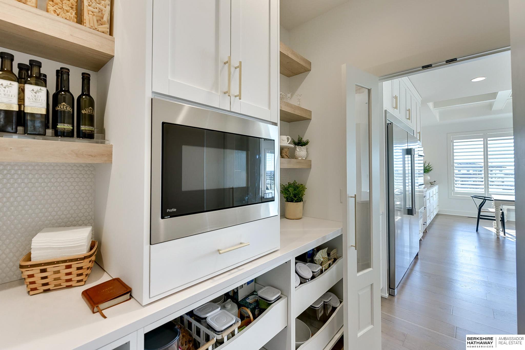 Omaha, Nebraska 68022, United States, 5 Bedrooms Bedrooms, ,4 BathroomsBathrooms,Residential,Pending,694