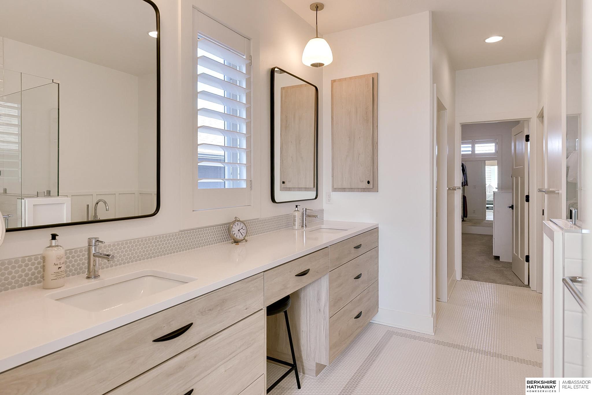 Omaha, Nebraska 68022, United States, 5 Bedrooms Bedrooms, ,4 BathroomsBathrooms,Residential,Pending,694