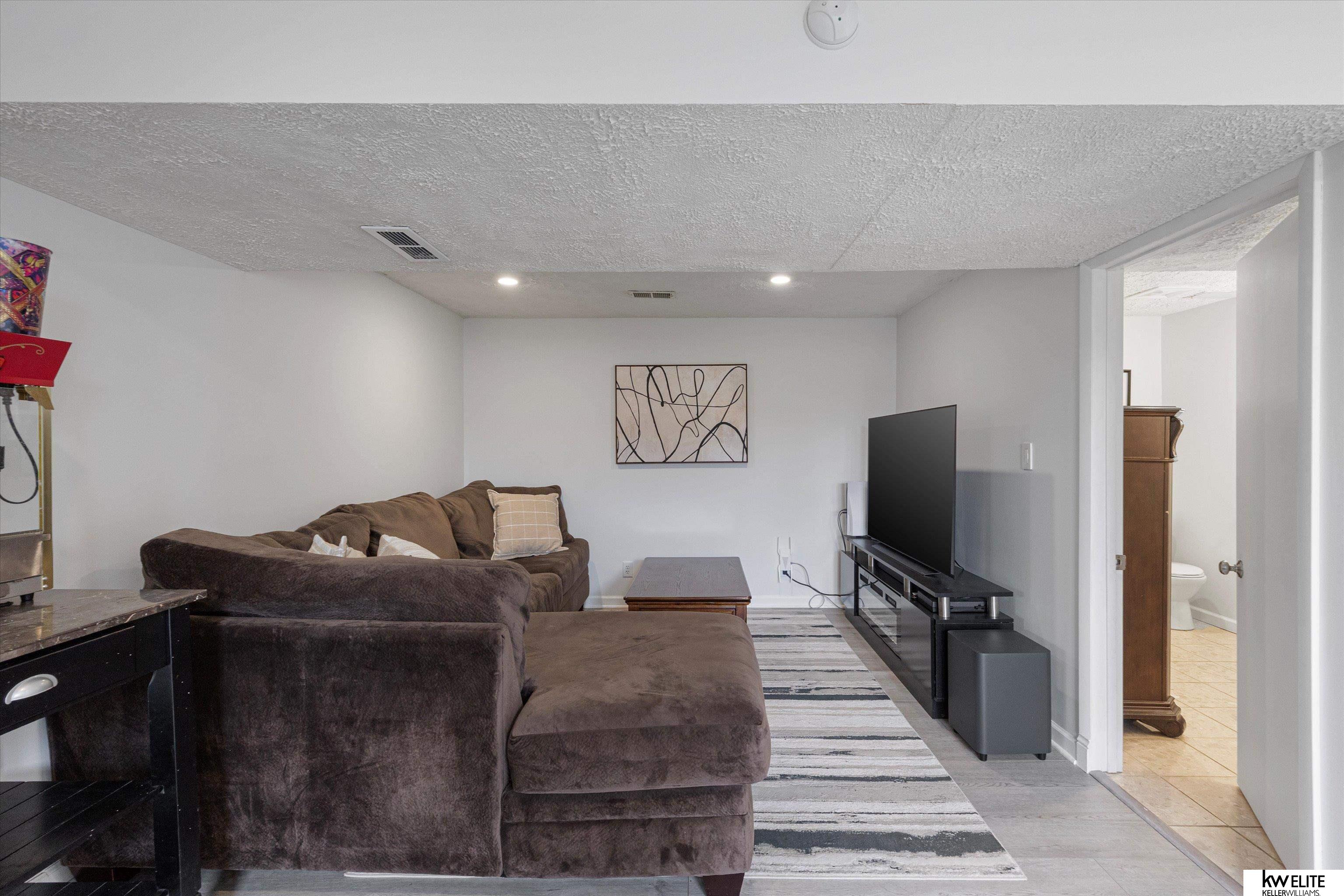 Omaha, Nebraska 68164, United States, 3 Bedrooms Bedrooms, ,3 BathroomsBathrooms,Residential,Pending,106971