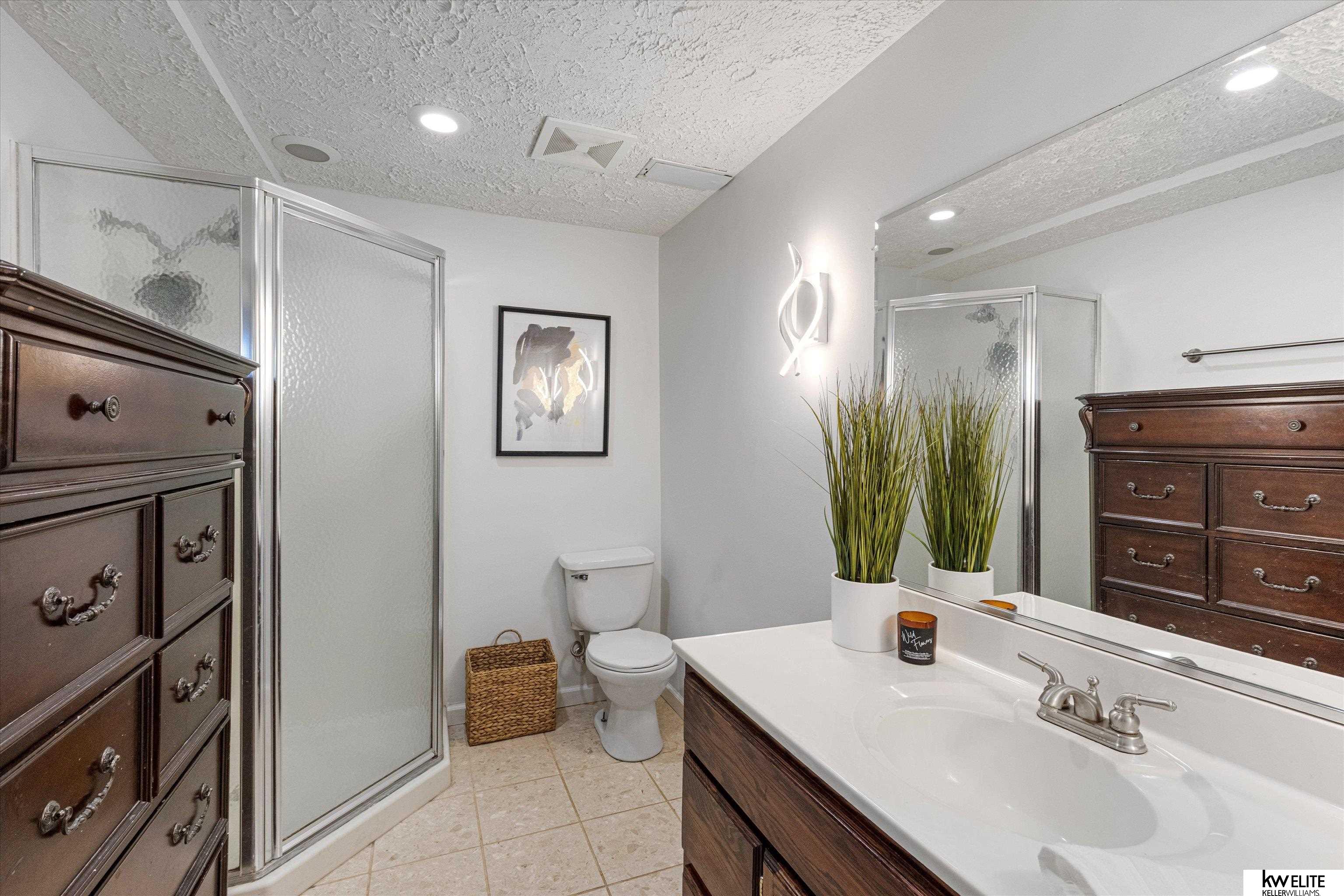 Omaha, Nebraska 68164, United States, 3 Bedrooms Bedrooms, ,3 BathroomsBathrooms,Residential,Pending,106971