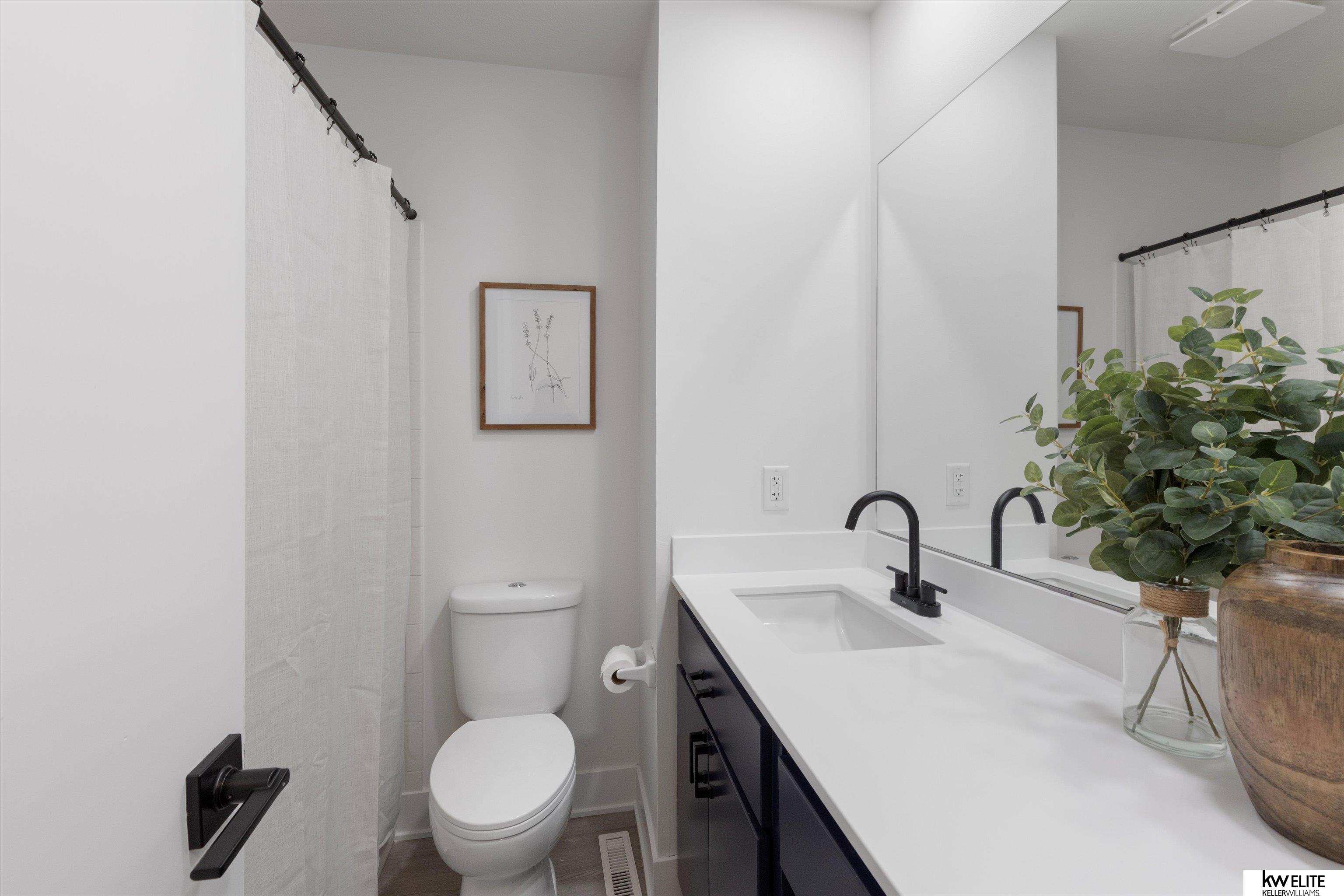 Omaha, Nebraska 68164, United States, 3 Bedrooms Bedrooms, ,3 BathroomsBathrooms,Residential,Pending,106971