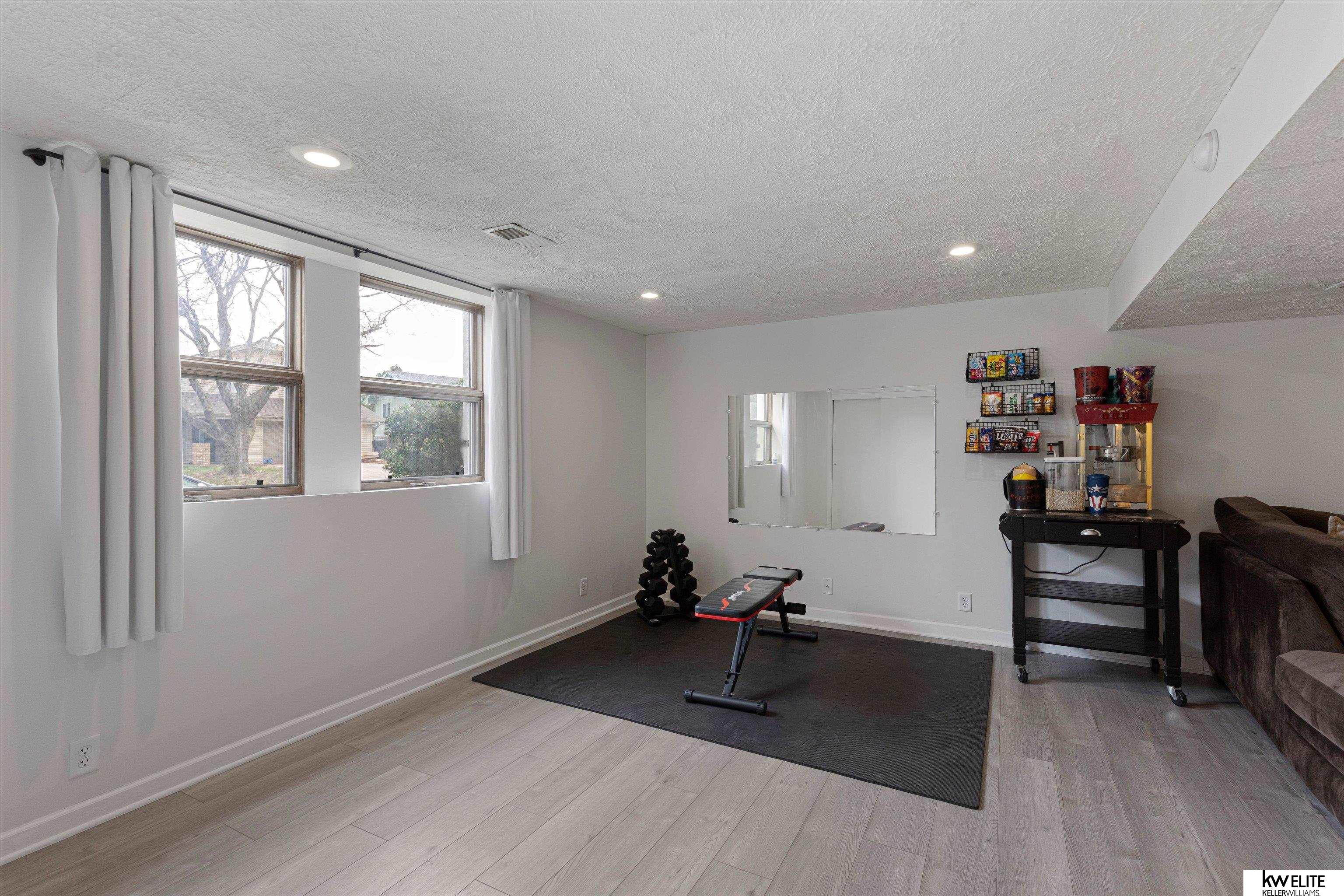 Omaha, Nebraska 68164, United States, 3 Bedrooms Bedrooms, ,3 BathroomsBathrooms,Residential,Pending,106971