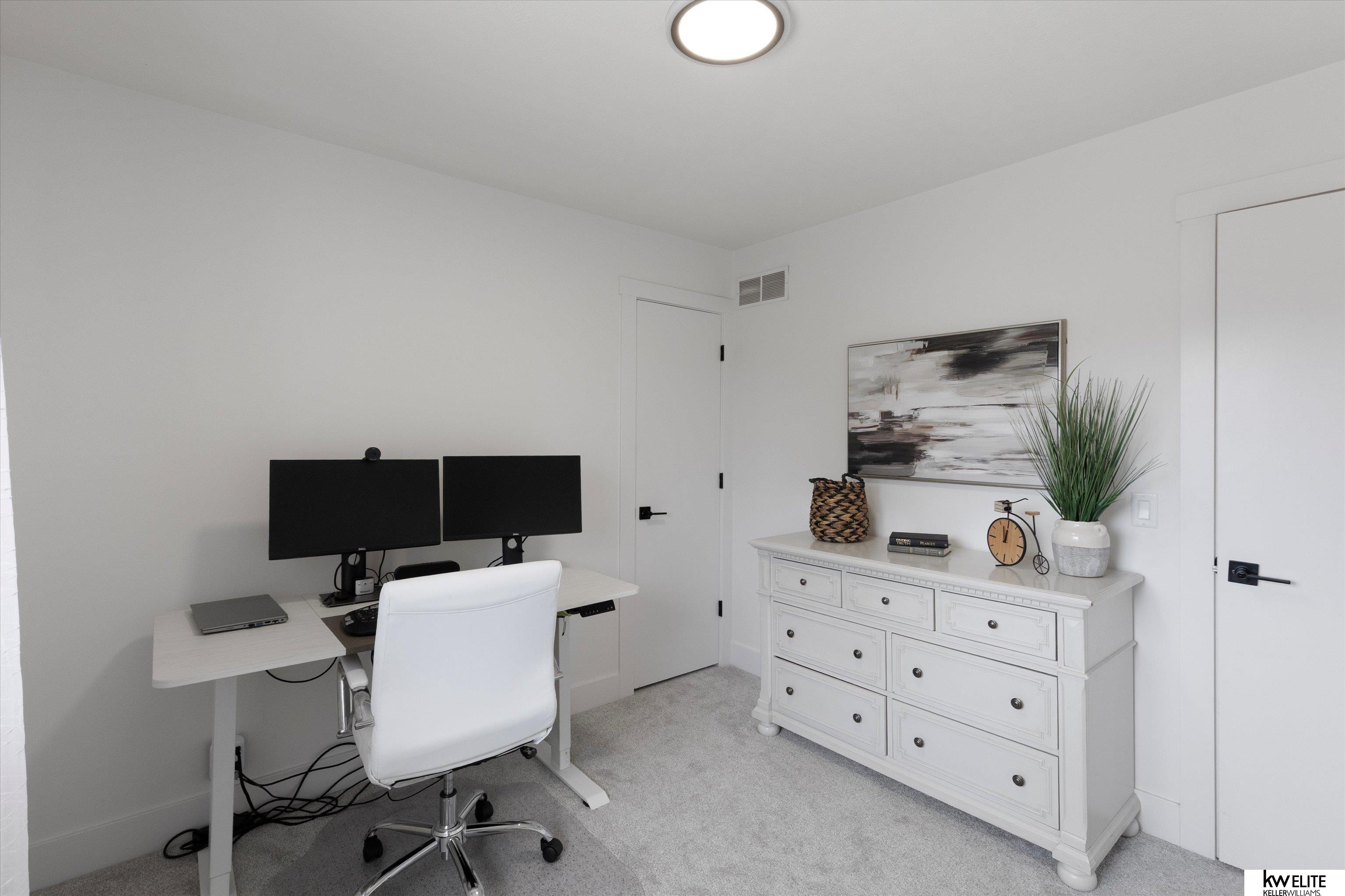 Omaha, Nebraska 68164, United States, 3 Bedrooms Bedrooms, ,3 BathroomsBathrooms,Residential,Pending,106971