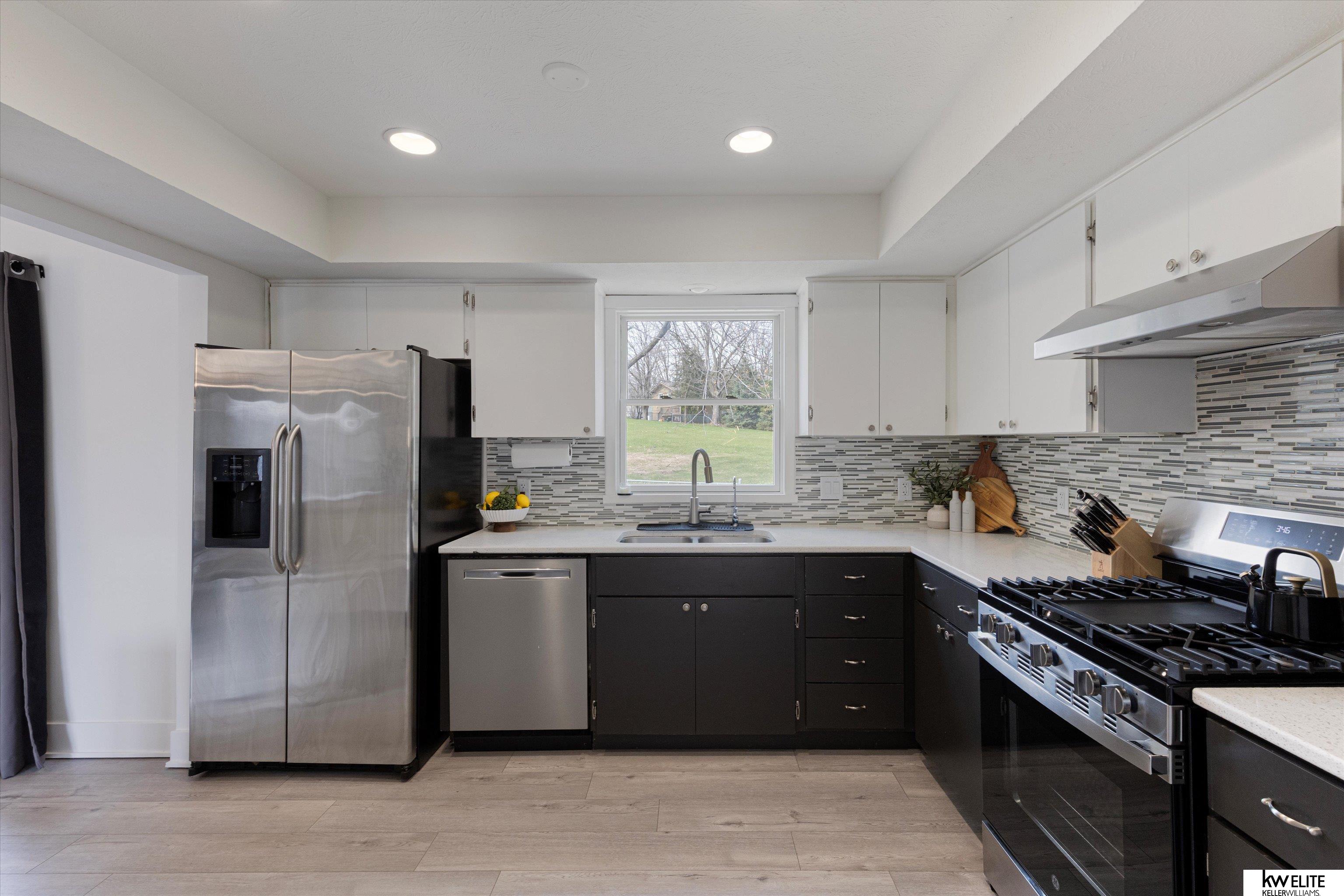 Omaha, Nebraska 68164, United States, 3 Bedrooms Bedrooms, ,3 BathroomsBathrooms,Residential,Pending,106971