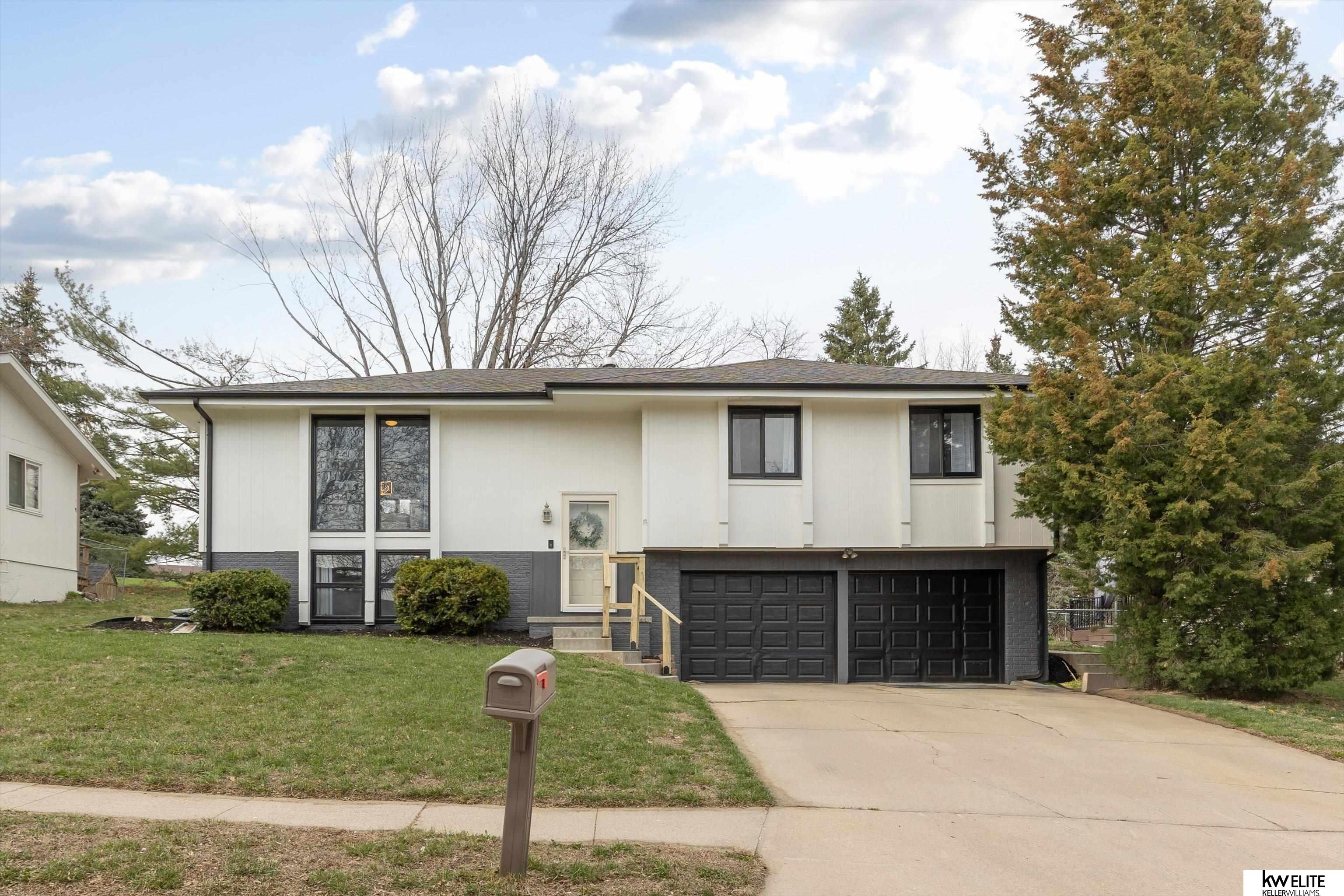 Omaha, Nebraska 68164, United States, 3 Bedrooms Bedrooms, ,3 BathroomsBathrooms,Residential,Pending,106971