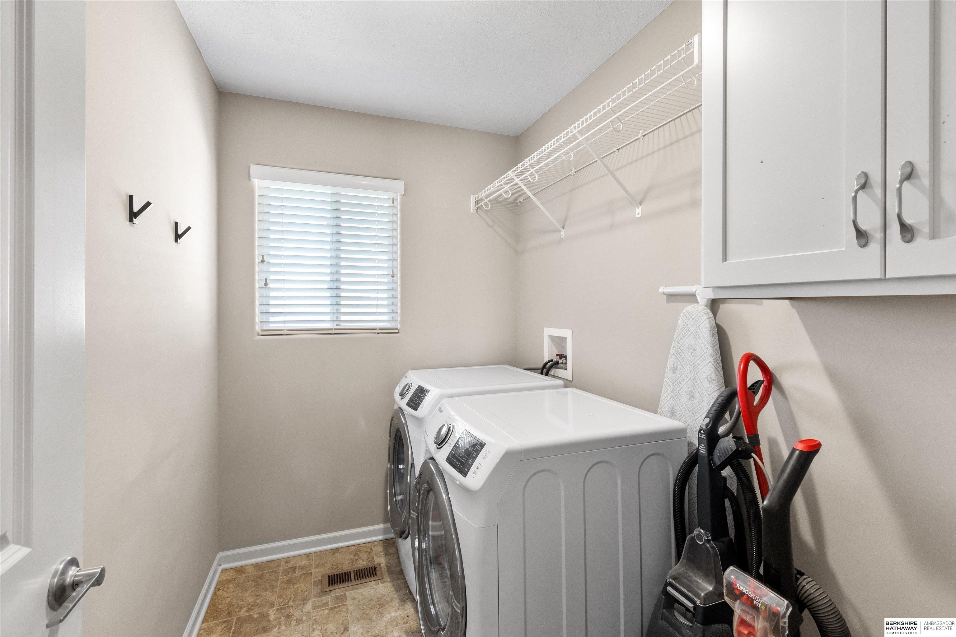 Omaha, Nebraska 68136, United States, 5 Bedrooms Bedrooms, ,3 BathroomsBathrooms,Residential,Pending,107950