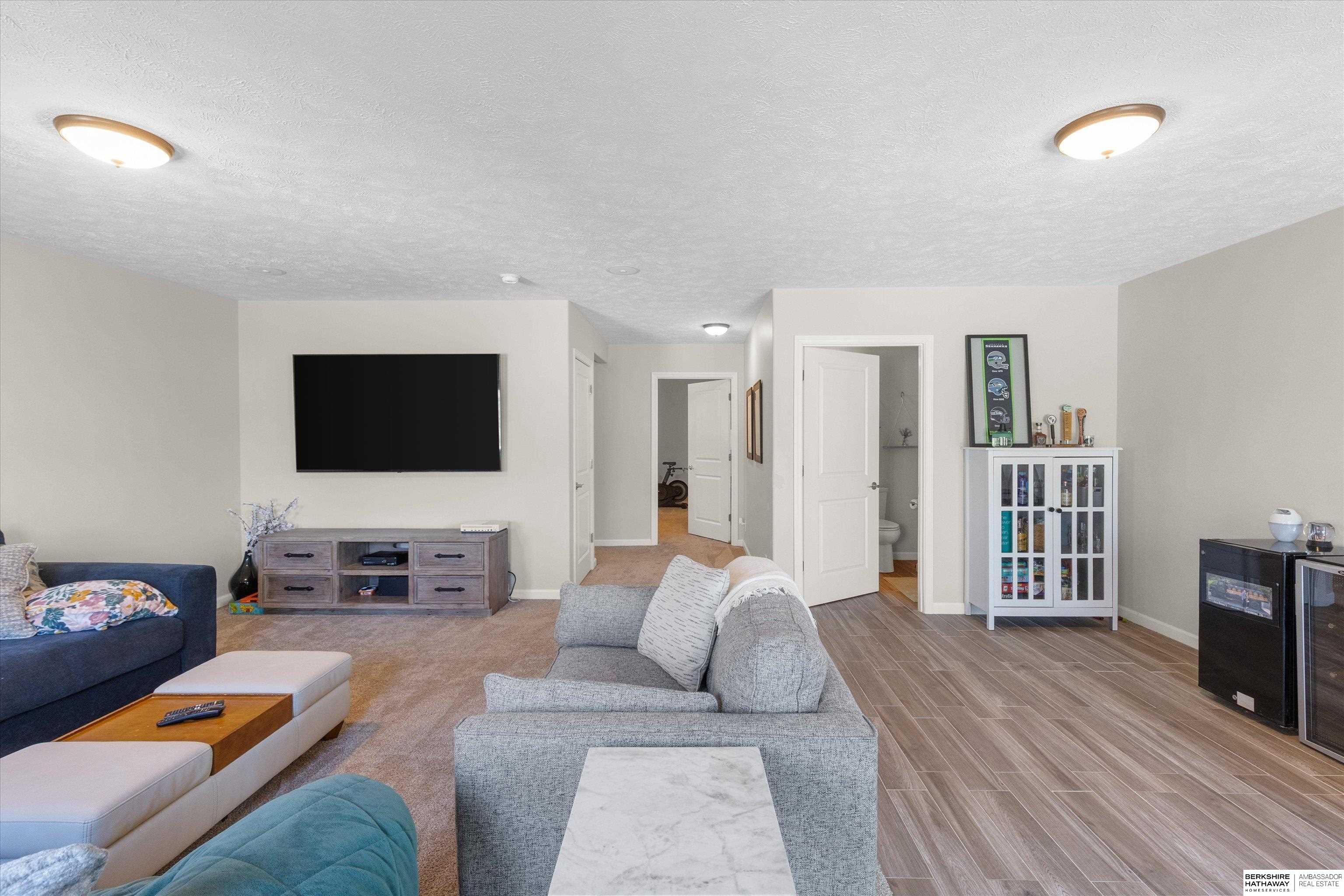 Omaha, Nebraska 68136, United States, 5 Bedrooms Bedrooms, ,3 BathroomsBathrooms,Residential,Pending,107950