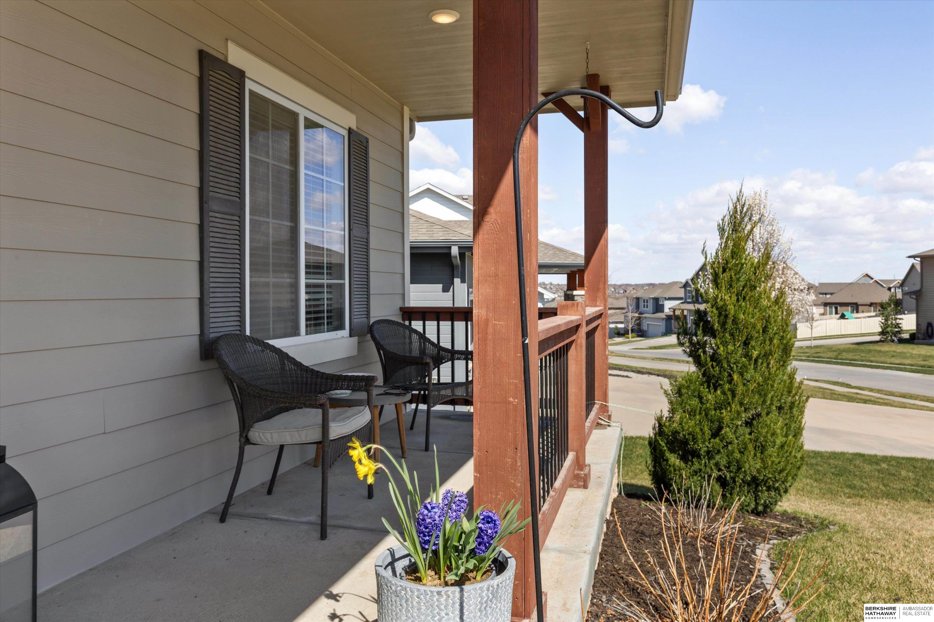 Omaha, Nebraska 68136, United States, 5 Bedrooms Bedrooms, ,3 BathroomsBathrooms,Residential,Pending,107950