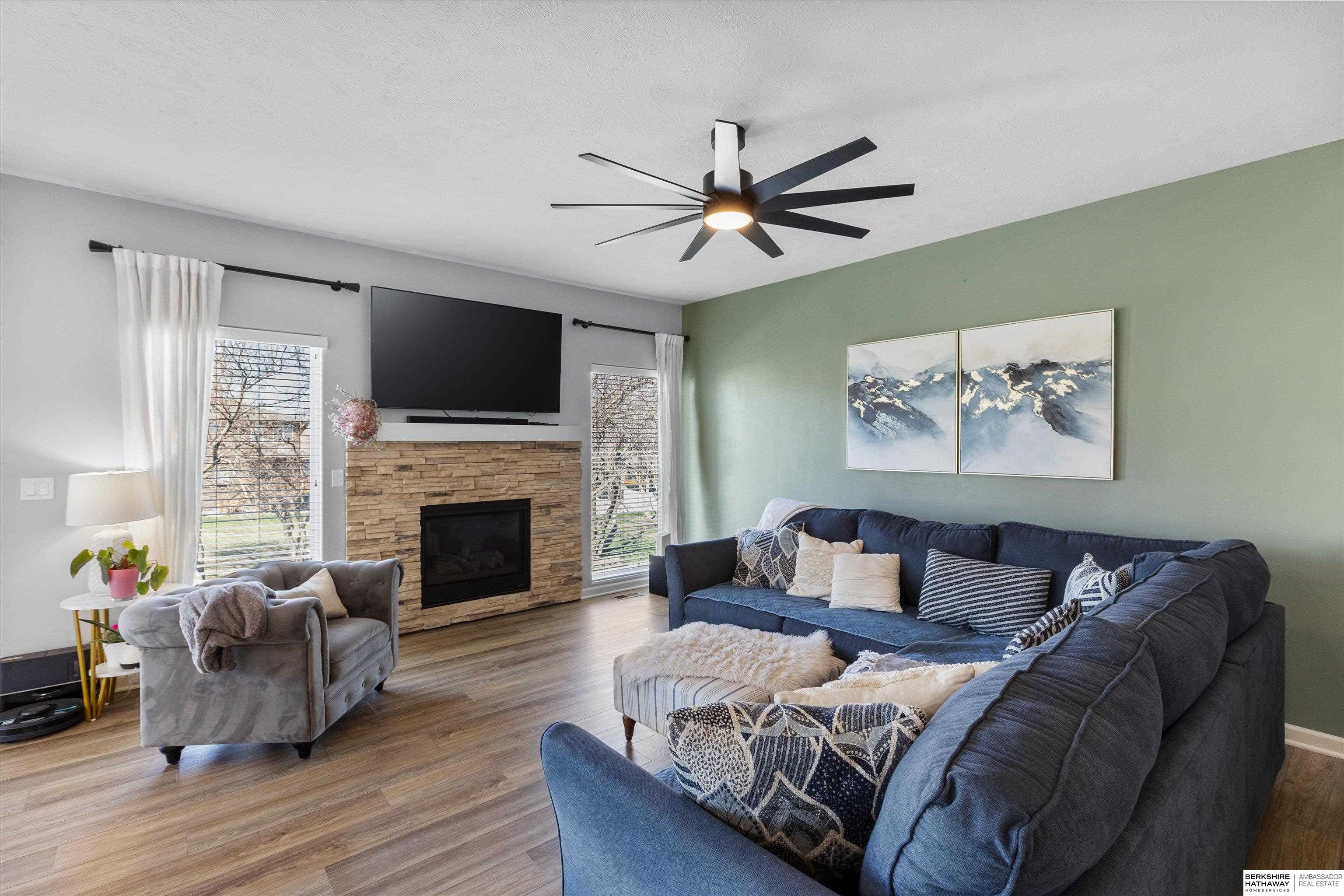 Omaha, Nebraska 68136, United States, 5 Bedrooms Bedrooms, ,3 BathroomsBathrooms,Residential,Pending,107950