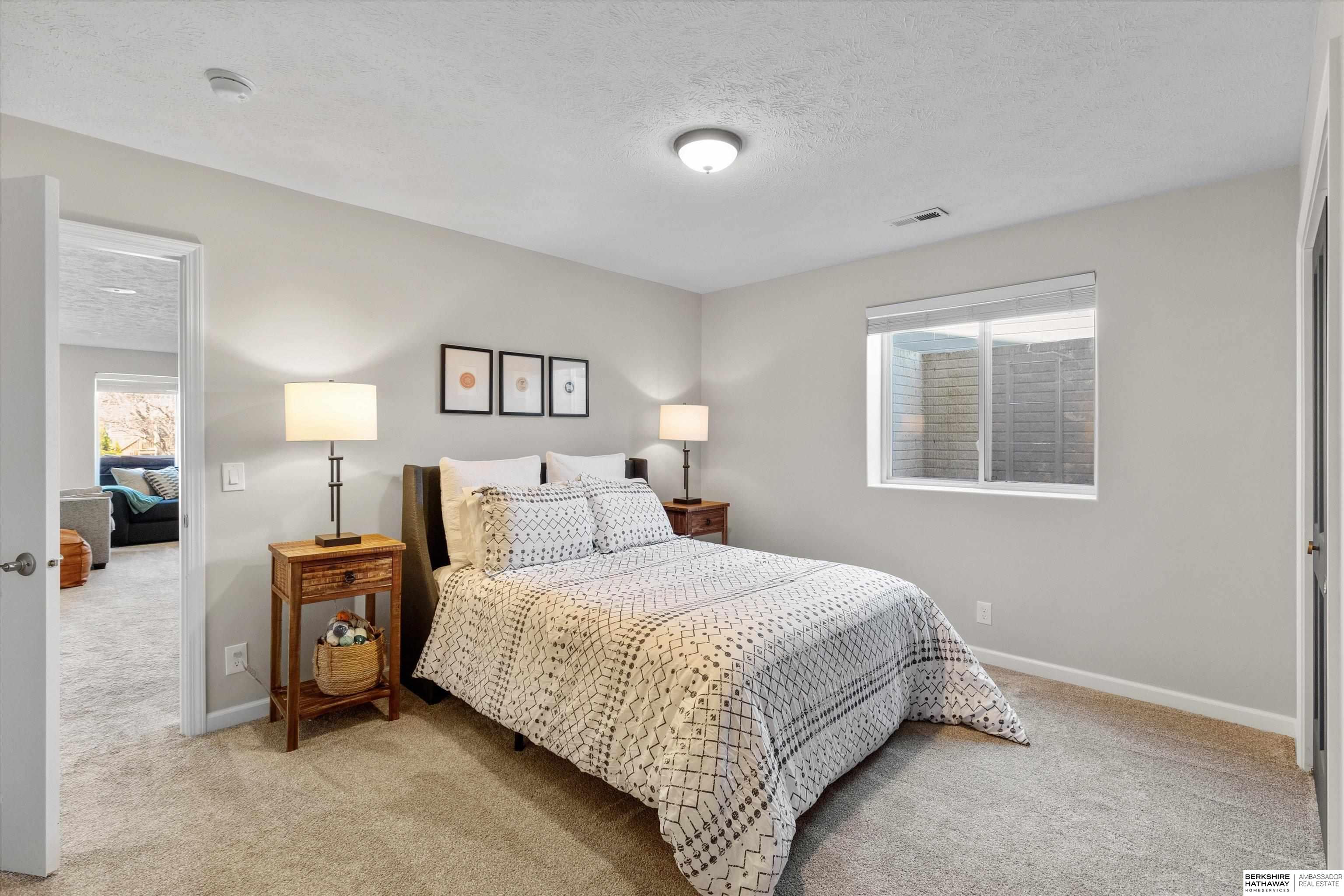 Omaha, Nebraska 68136, United States, 5 Bedrooms Bedrooms, ,3 BathroomsBathrooms,Residential,Pending,107950