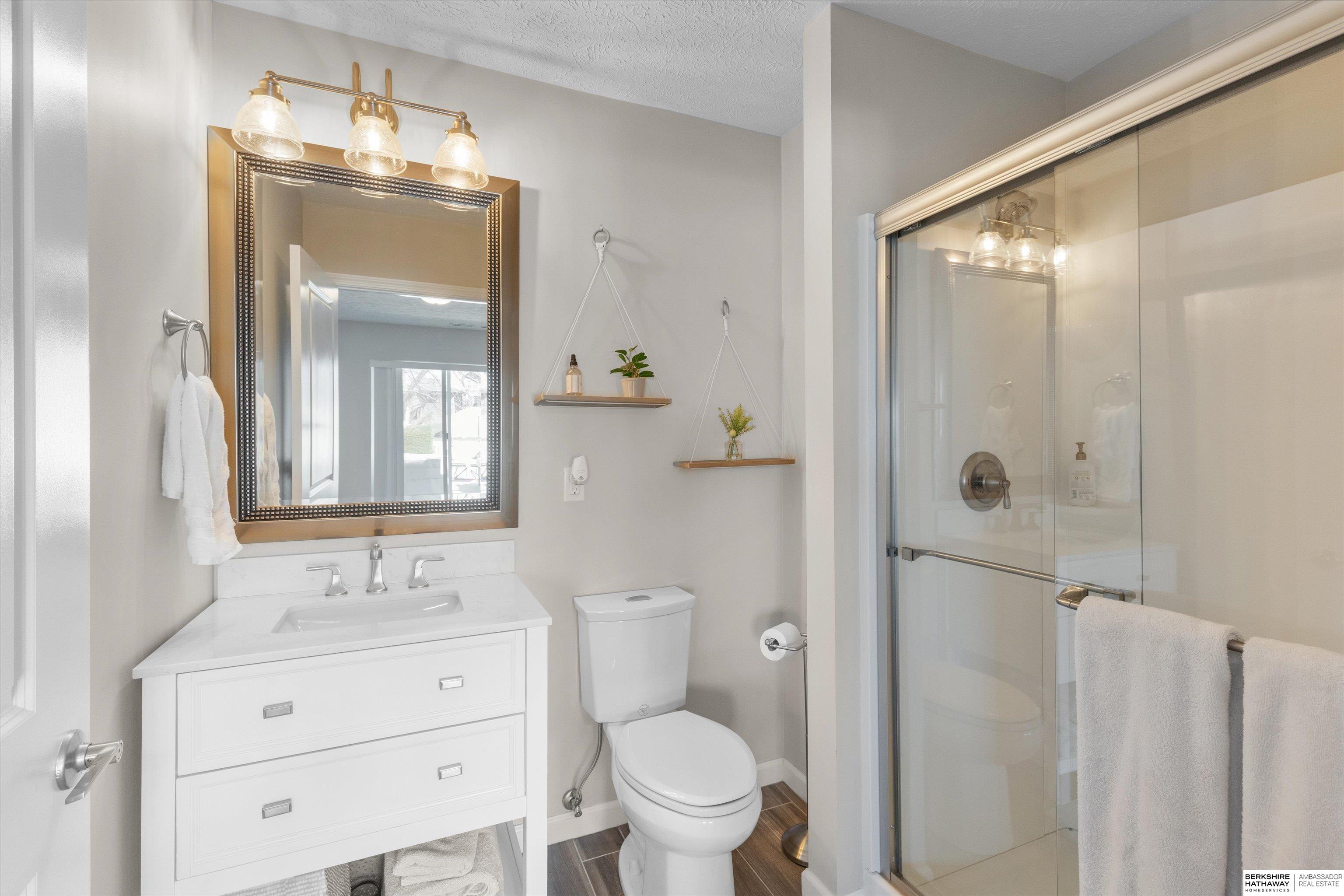 Omaha, Nebraska 68136, United States, 5 Bedrooms Bedrooms, ,3 BathroomsBathrooms,Residential,Pending,107950