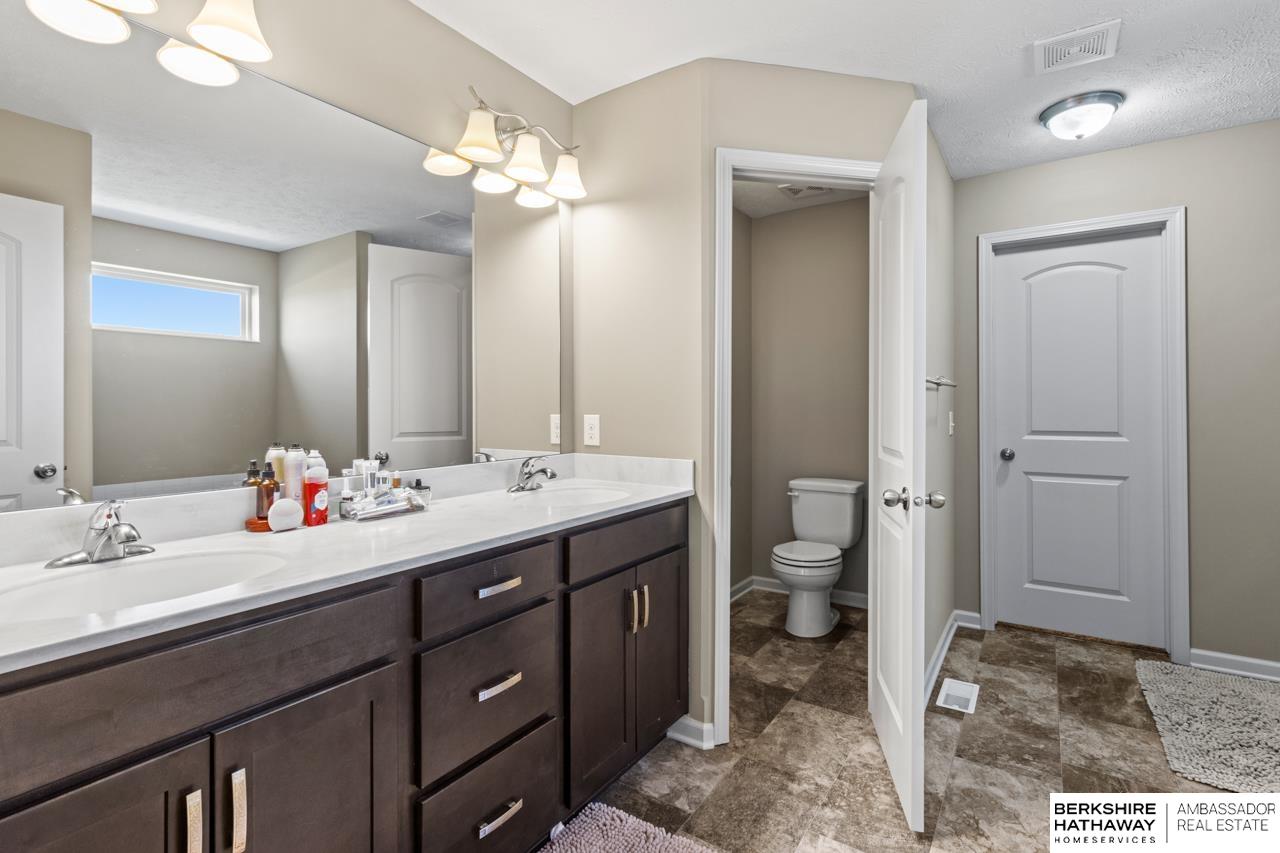 Omaha, Nebraska 68022, United States, 5 Bedrooms Bedrooms, ,4 BathroomsBathrooms,Residential,Active,83217