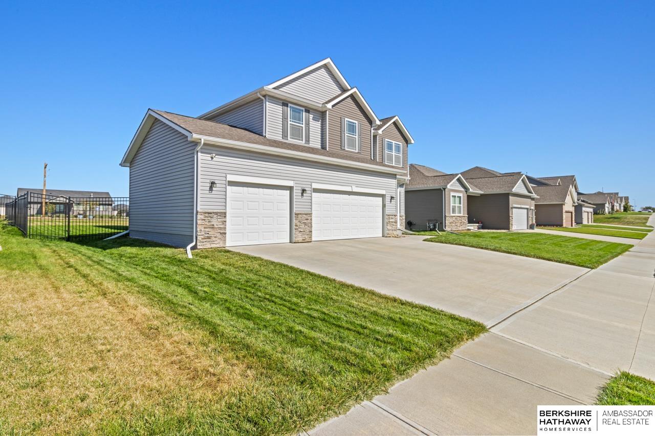 Omaha, Nebraska 68022, United States, 5 Bedrooms Bedrooms, ,4 BathroomsBathrooms,Residential,Active,83217