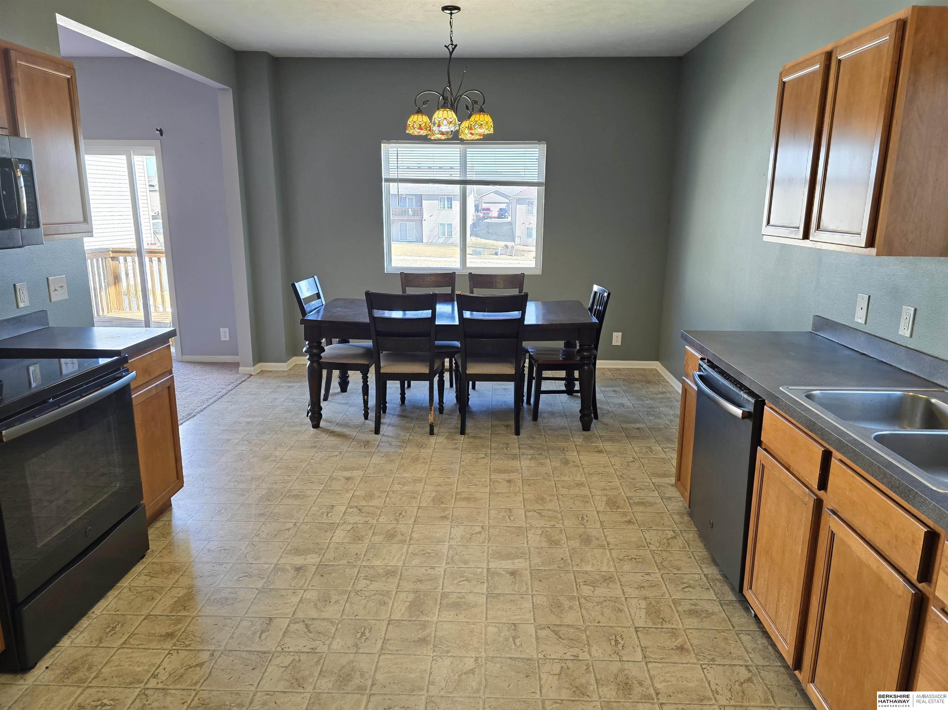 Lincoln, Nebraska 68524, United States, 4 Bedrooms Bedrooms, ,4 BathroomsBathrooms,Residential,Active,84167