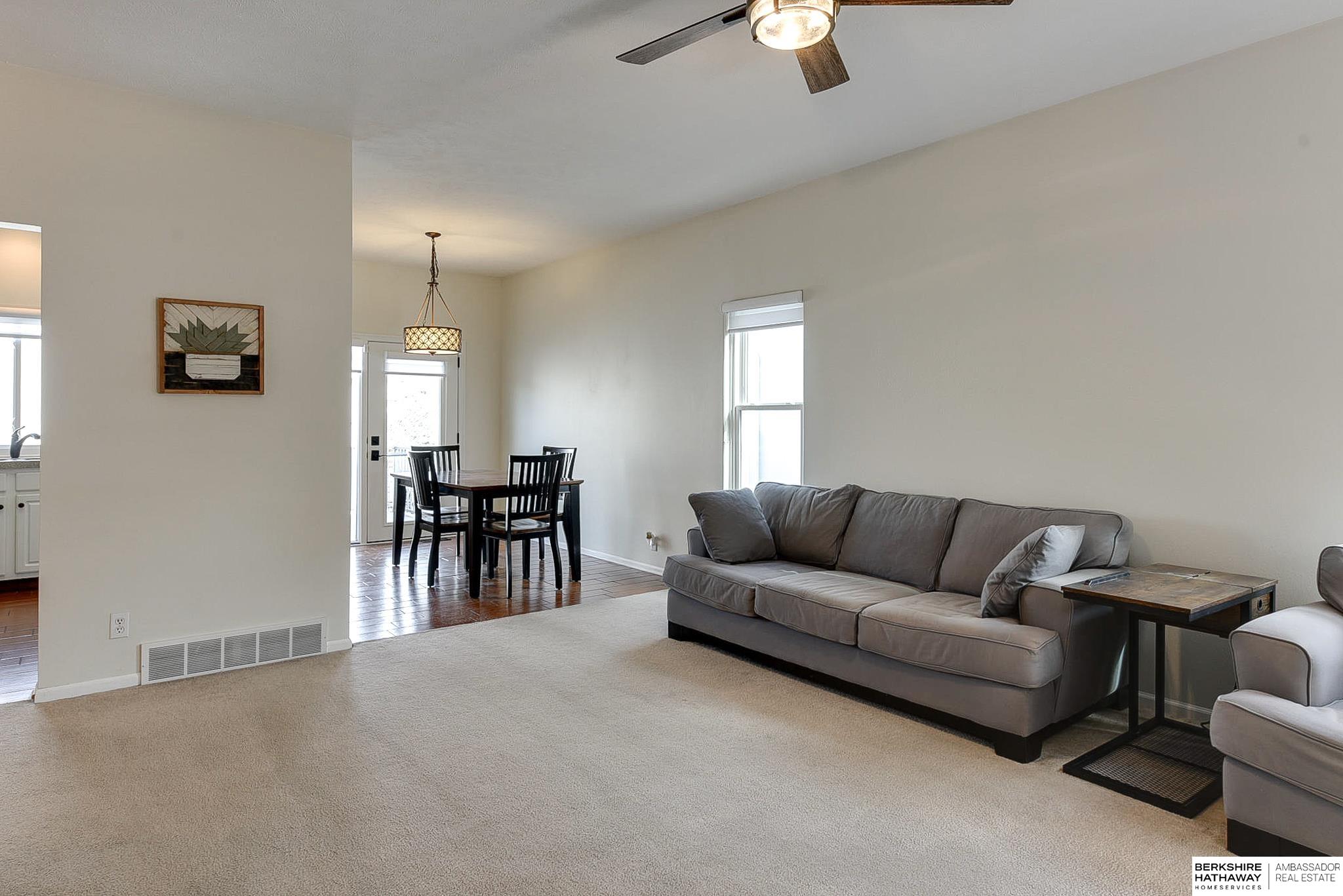 Omaha, Nebraska 68116, United States, 2 Bedrooms Bedrooms, ,2 BathroomsBathrooms,Residential,Pending,76934