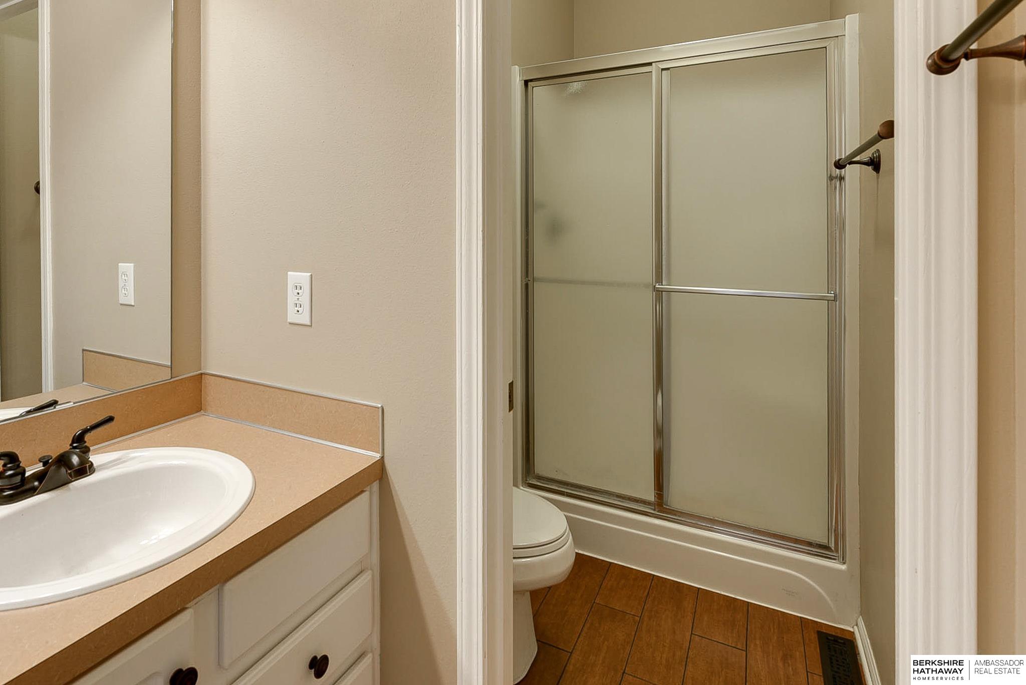 Omaha, Nebraska 68116, United States, 2 Bedrooms Bedrooms, ,2 BathroomsBathrooms,Residential,Pending,76934