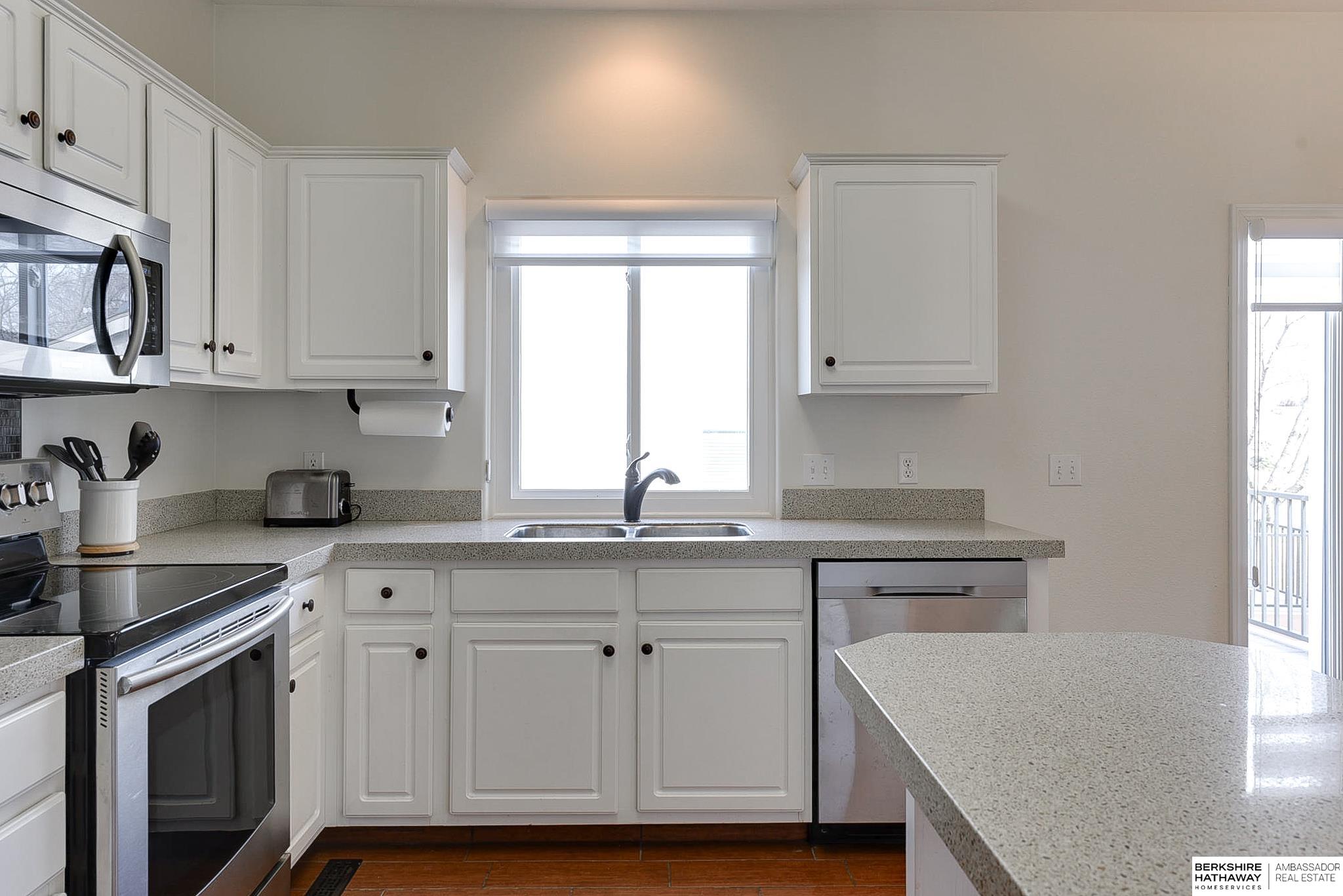 Omaha, Nebraska 68116, United States, 2 Bedrooms Bedrooms, ,2 BathroomsBathrooms,Residential,Pending,76934