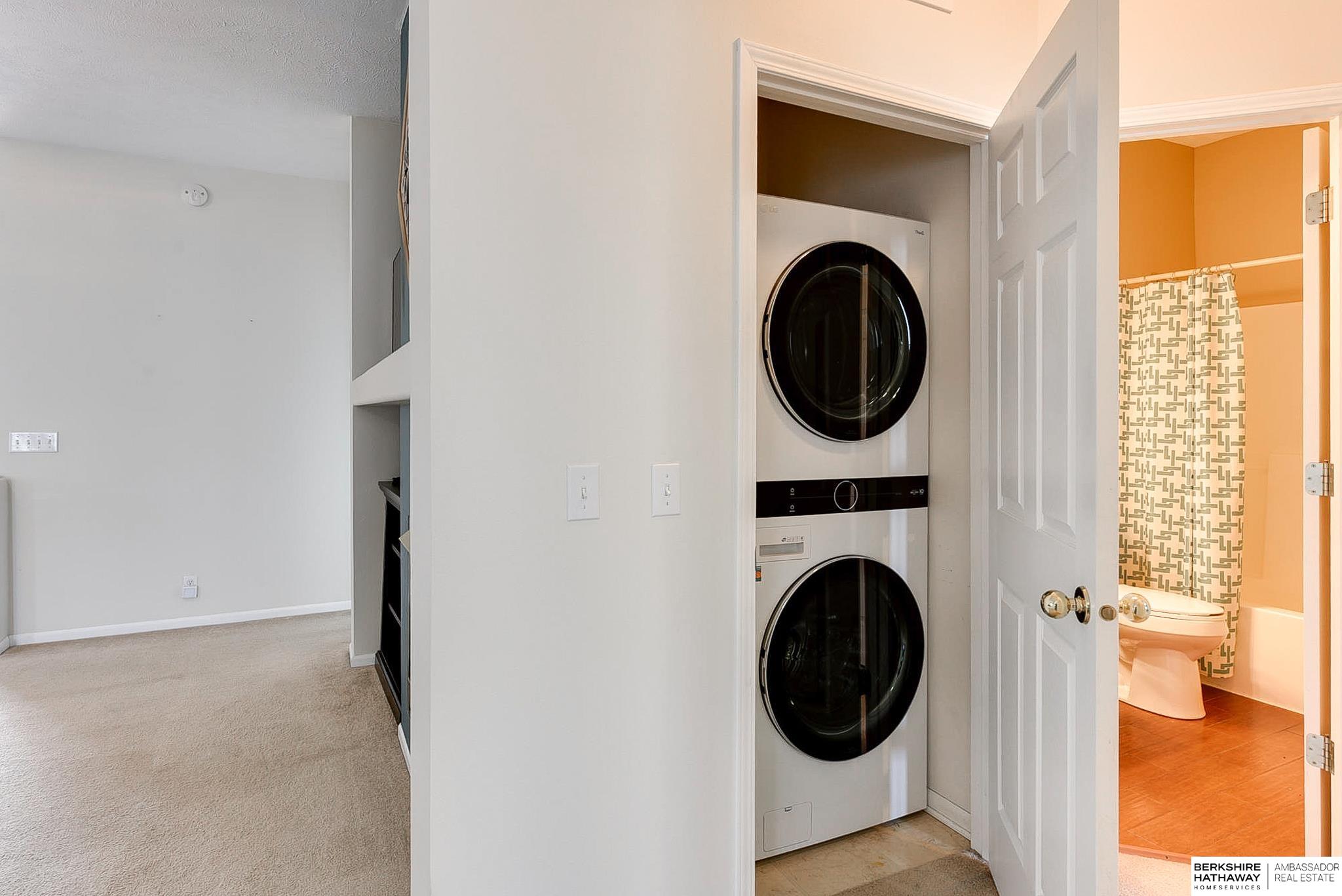 Omaha, Nebraska 68116, United States, 2 Bedrooms Bedrooms, ,2 BathroomsBathrooms,Residential,Pending,76934