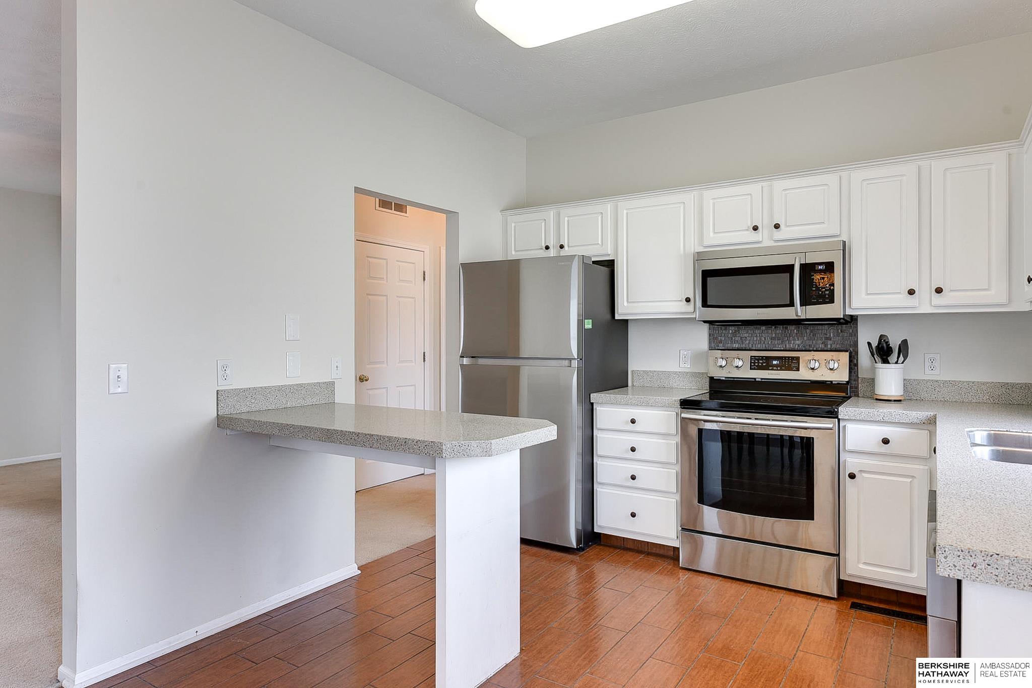 Omaha, Nebraska 68116, United States, 2 Bedrooms Bedrooms, ,2 BathroomsBathrooms,Residential,Pending,76934