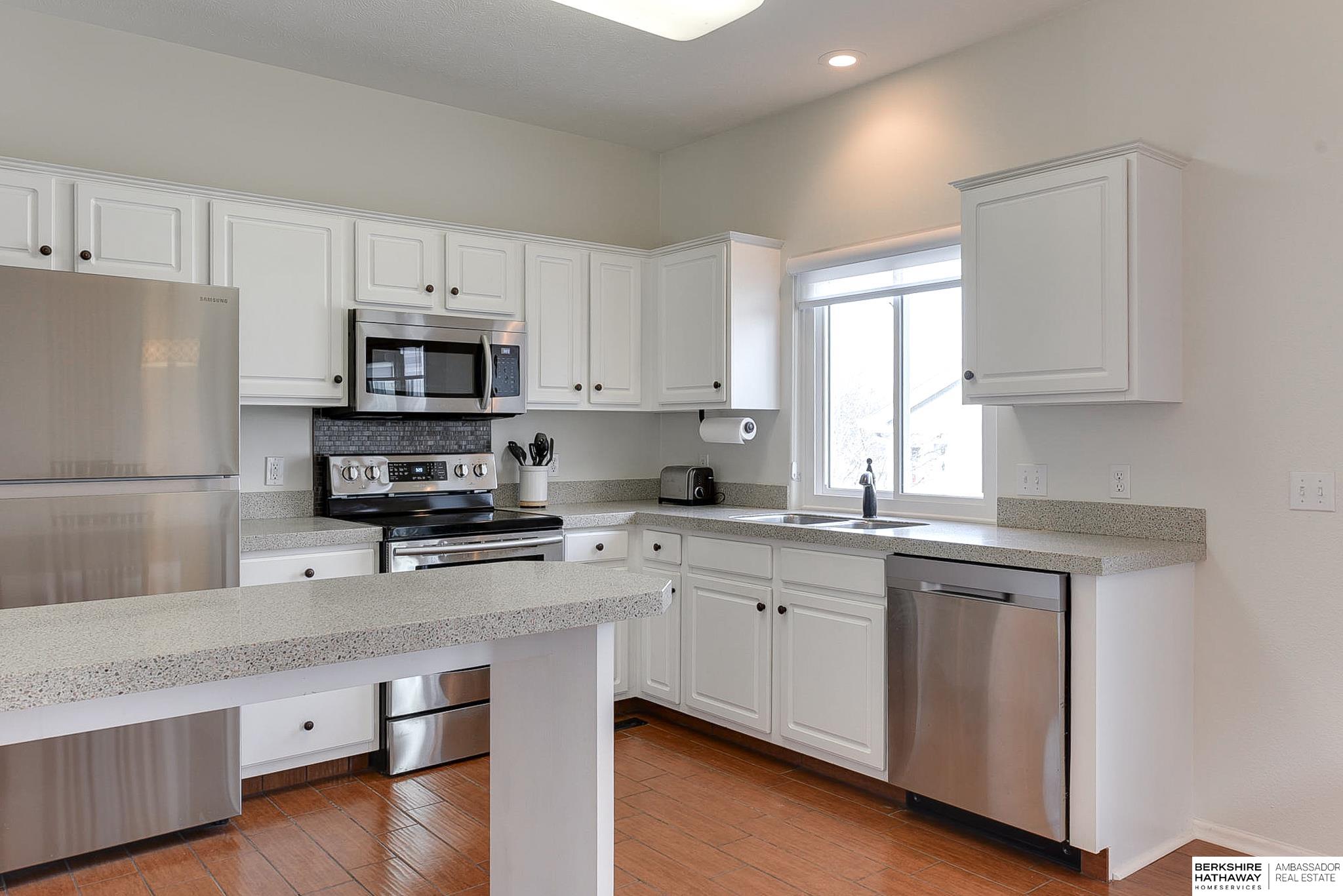 Omaha, Nebraska 68116, United States, 2 Bedrooms Bedrooms, ,2 BathroomsBathrooms,Residential,Pending,76934