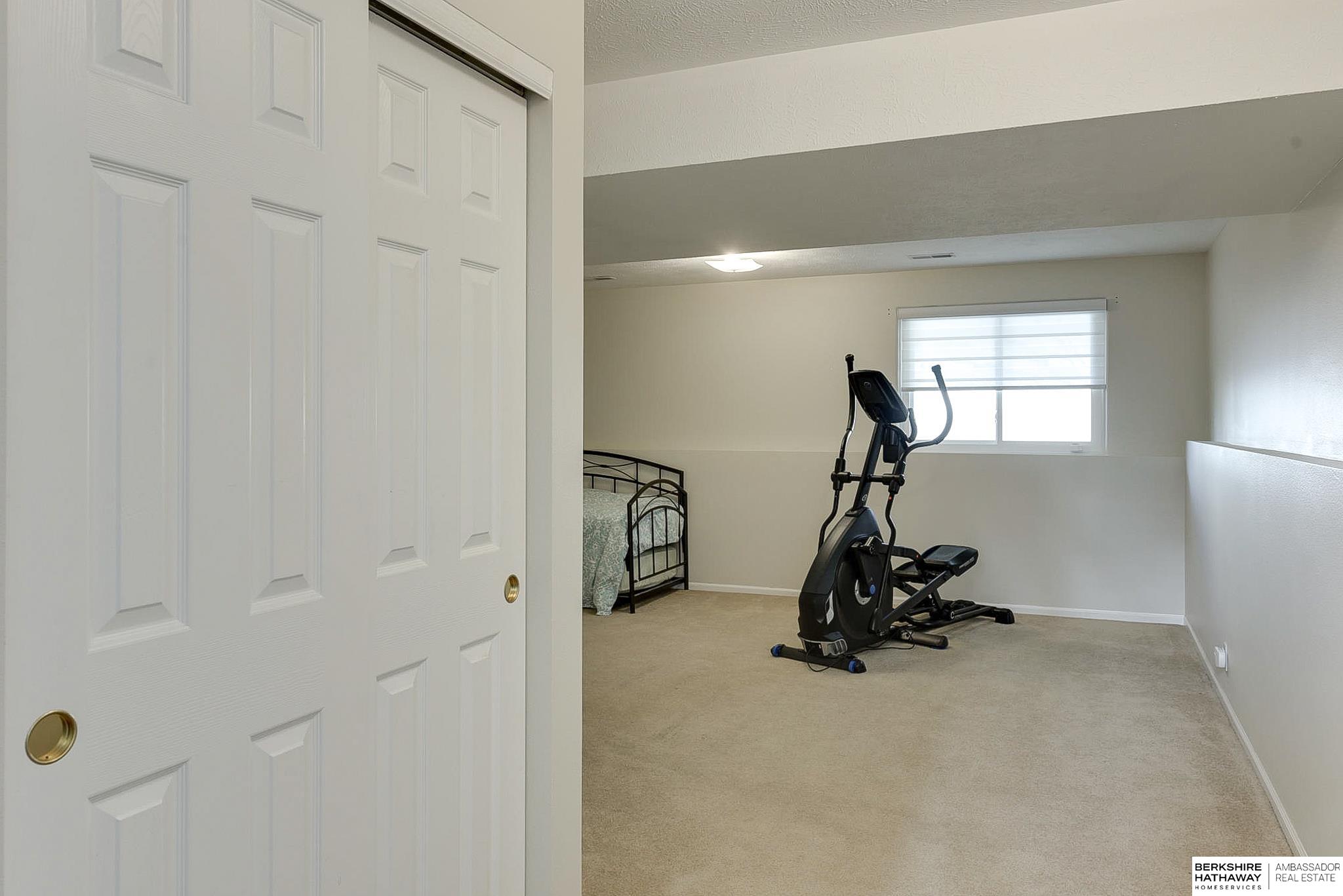 Omaha, Nebraska 68116, United States, 2 Bedrooms Bedrooms, ,2 BathroomsBathrooms,Residential,Pending,76934