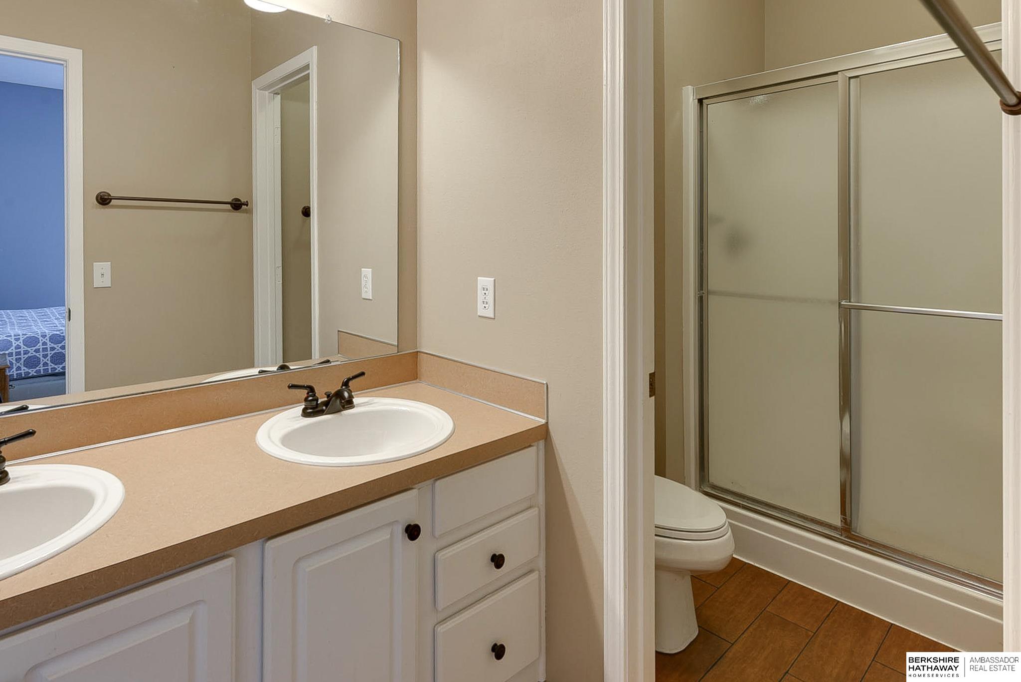 Omaha, Nebraska 68116, United States, 2 Bedrooms Bedrooms, ,2 BathroomsBathrooms,Residential,Pending,76934