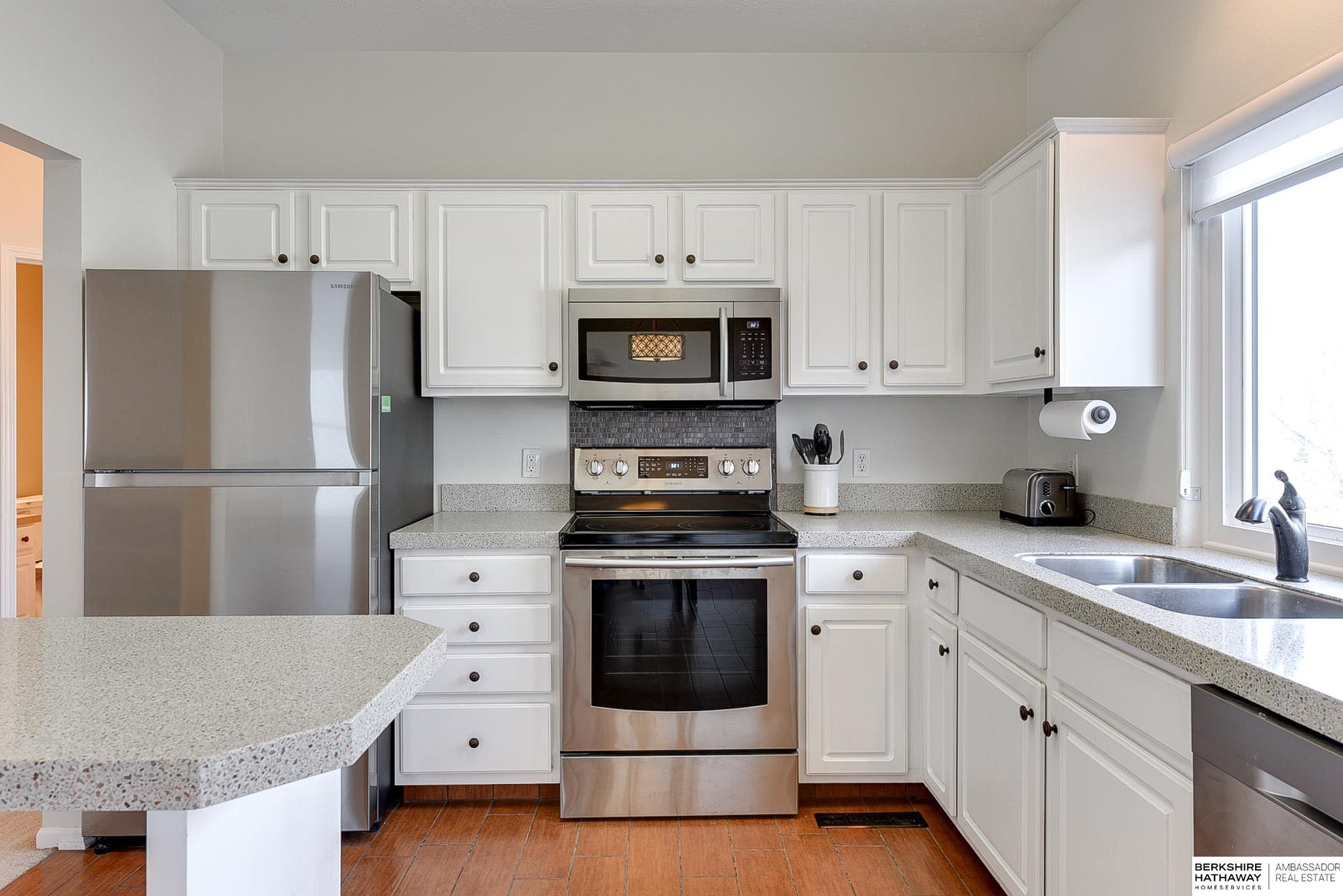 Omaha, Nebraska 68116, United States, 2 Bedrooms Bedrooms, ,2 BathroomsBathrooms,Residential,Pending,76934