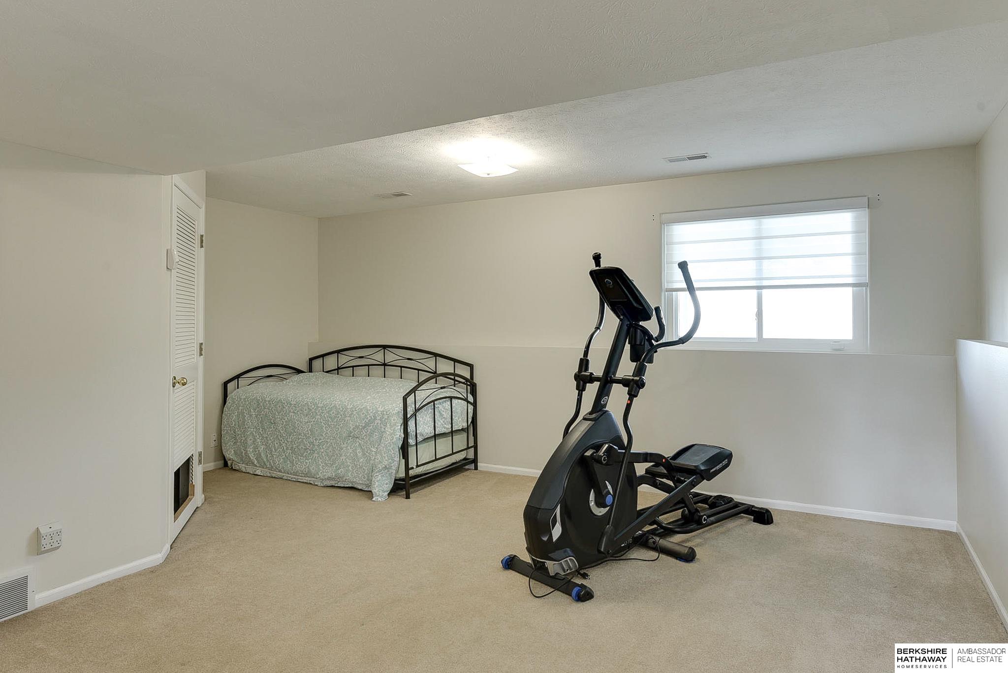 Omaha, Nebraska 68116, United States, 2 Bedrooms Bedrooms, ,2 BathroomsBathrooms,Residential,Pending,76934