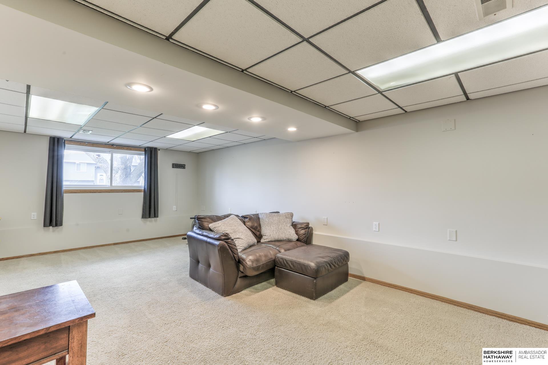 Omaha, Nebraska 68069, United States, 3 Bedrooms Bedrooms, ,1 BathroomBathrooms,Residential,Pending,109764