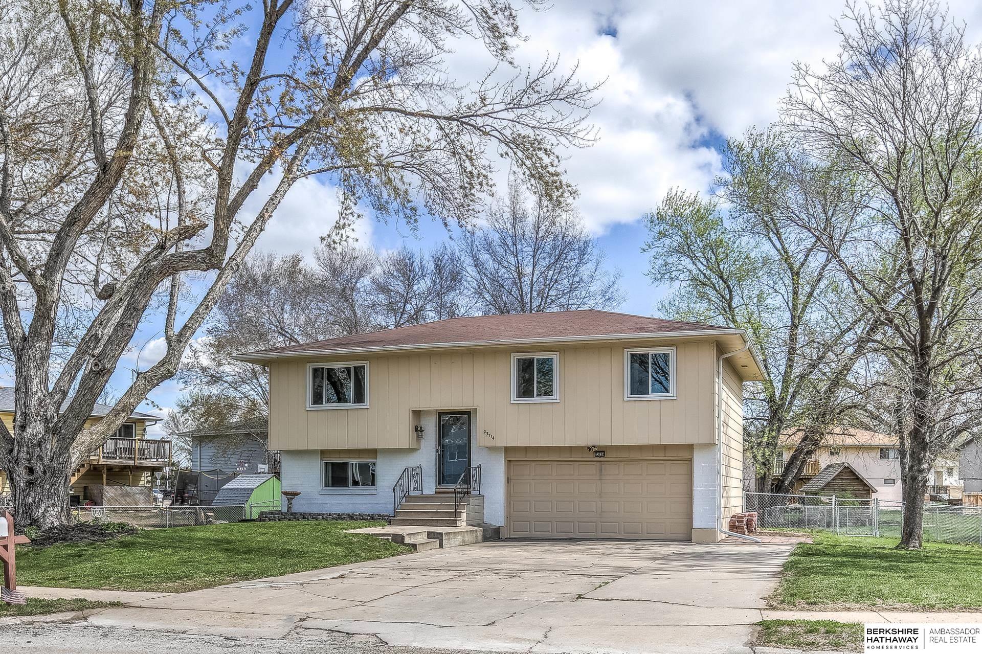 Omaha, Nebraska 68069, United States, 3 Bedrooms Bedrooms, ,1 BathroomBathrooms,Residential,Pending,109764