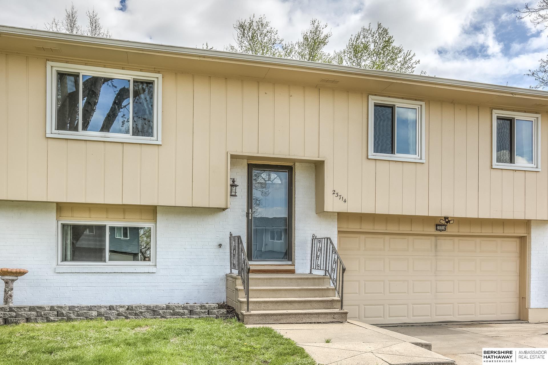 Omaha, Nebraska 68069, United States, 3 Bedrooms Bedrooms, ,1 BathroomBathrooms,Residential,Pending,109764