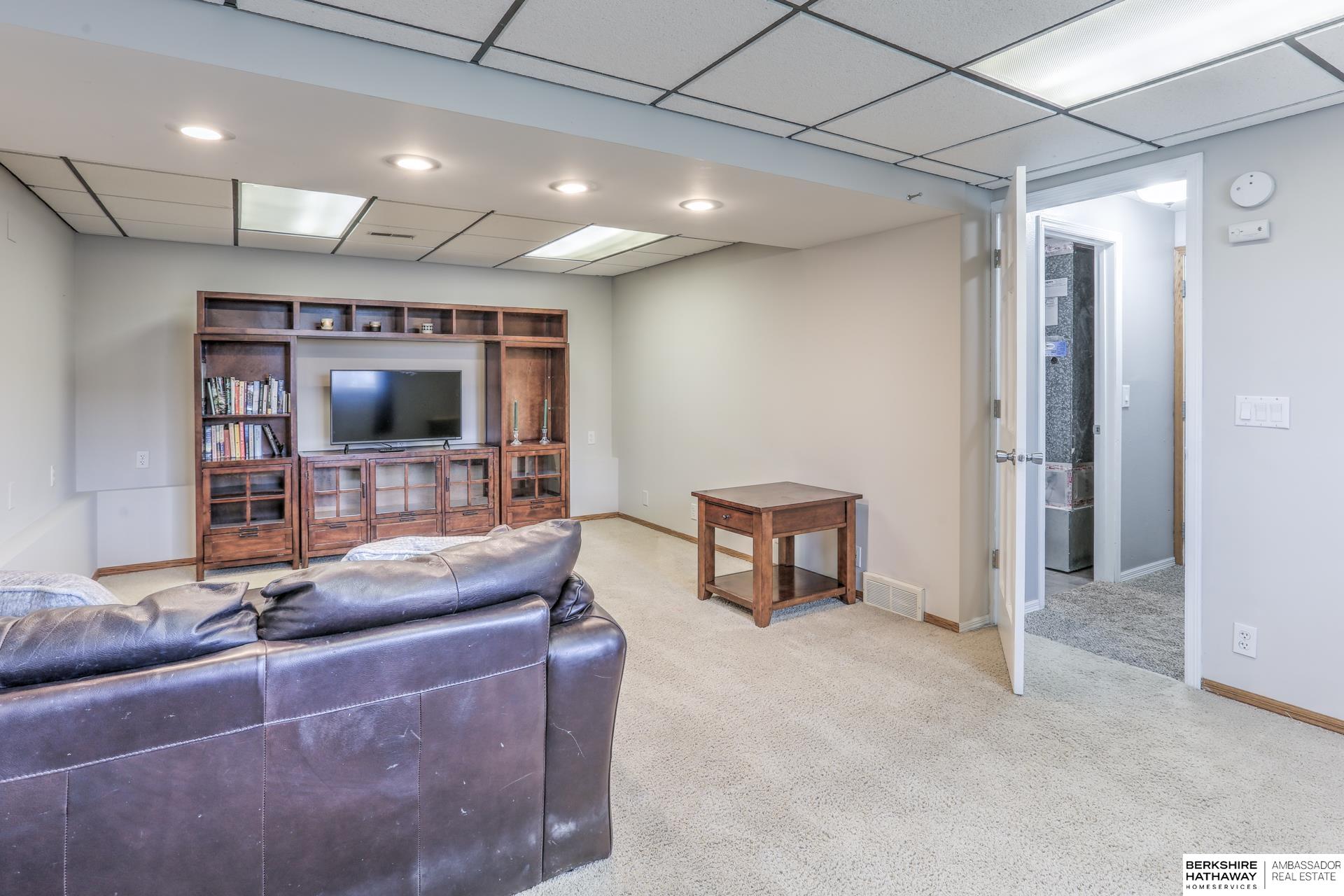 Omaha, Nebraska 68069, United States, 3 Bedrooms Bedrooms, ,1 BathroomBathrooms,Residential,Pending,109764