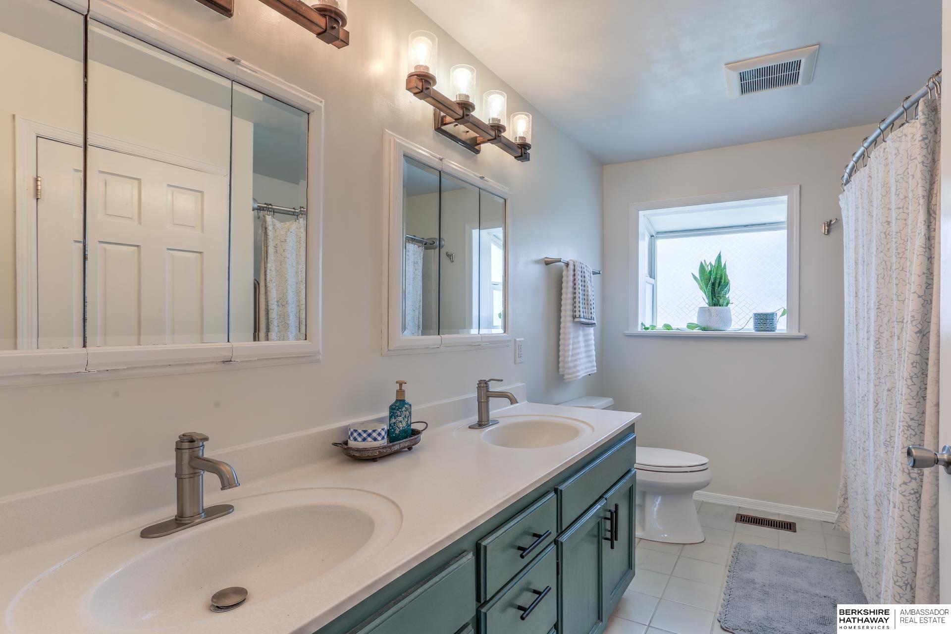 Omaha, Nebraska 68069, United States, 3 Bedrooms Bedrooms, ,1 BathroomBathrooms,Residential,Pending,109764